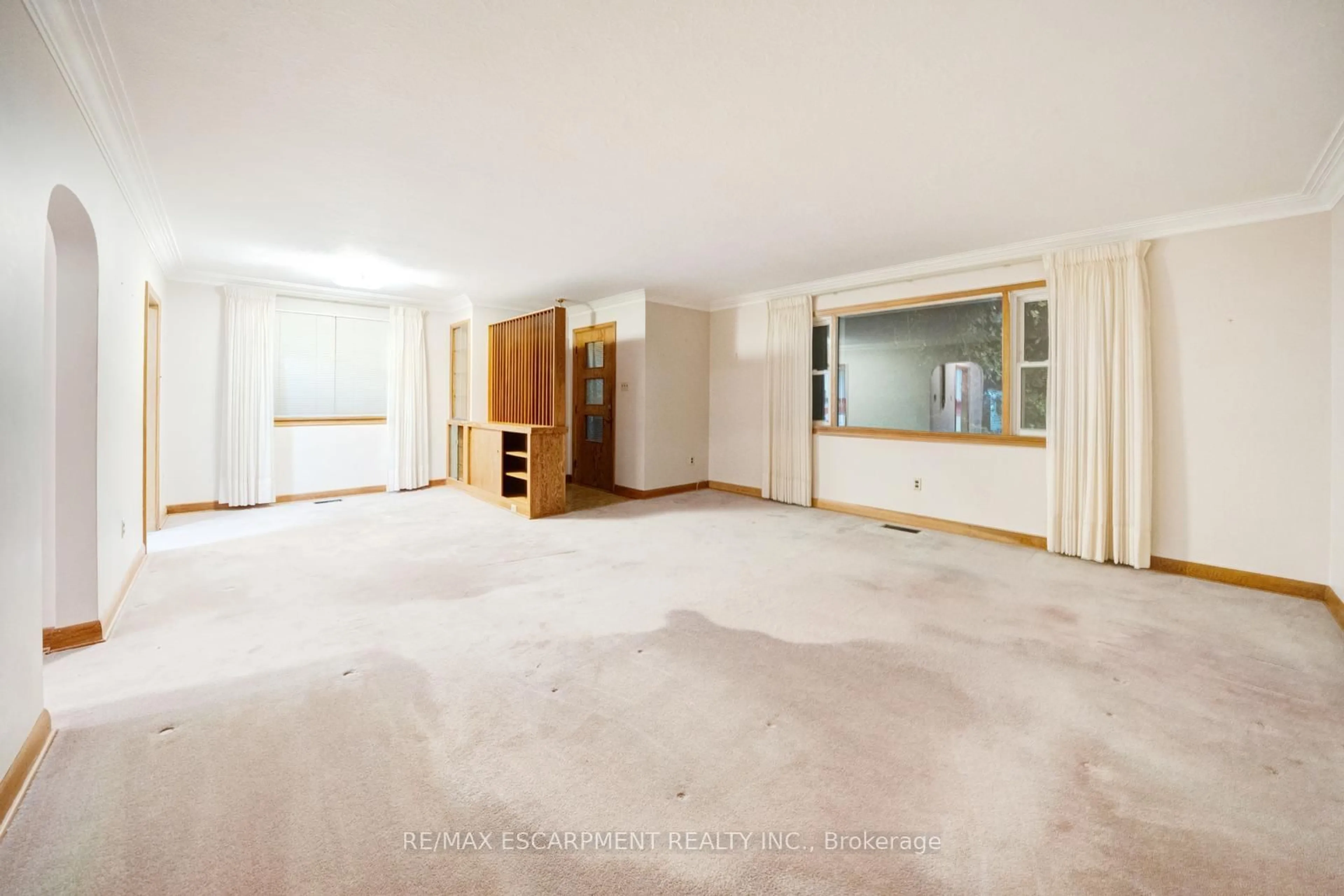 A pic of a room for 8 Fawell Ave, St. Catharines Ontario L2S 2V4