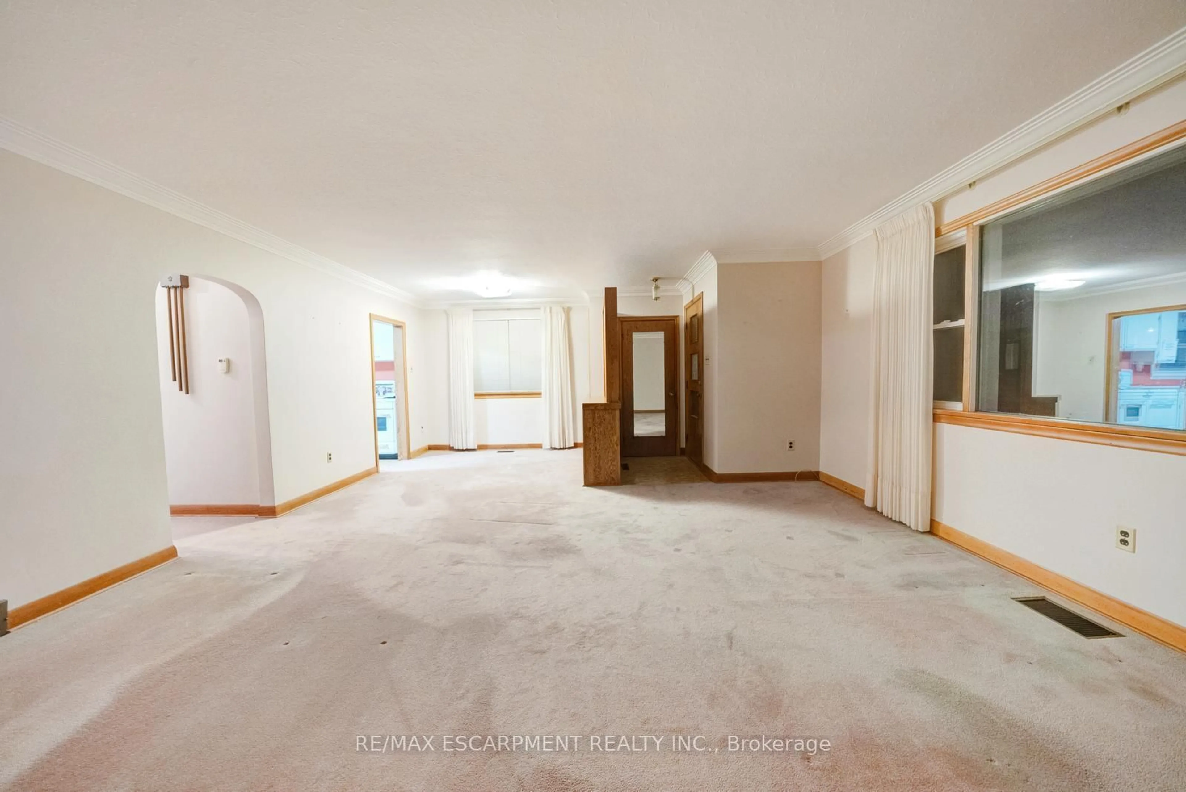 A pic of a room for 8 Fawell Ave, St. Catharines Ontario L2S 2V4