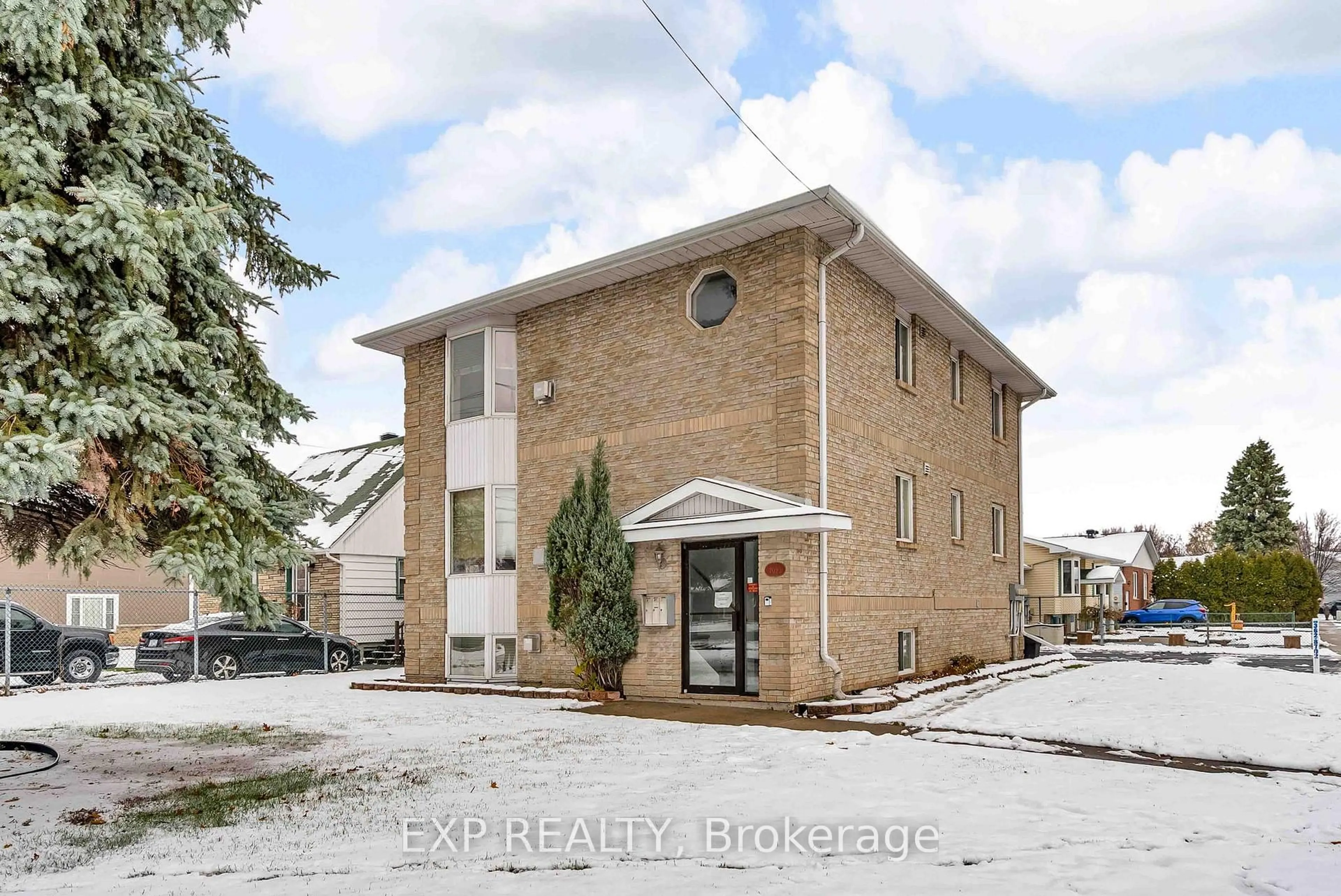 Unknown for 2093 PITT St, Cornwall Ontario K6J 5G4