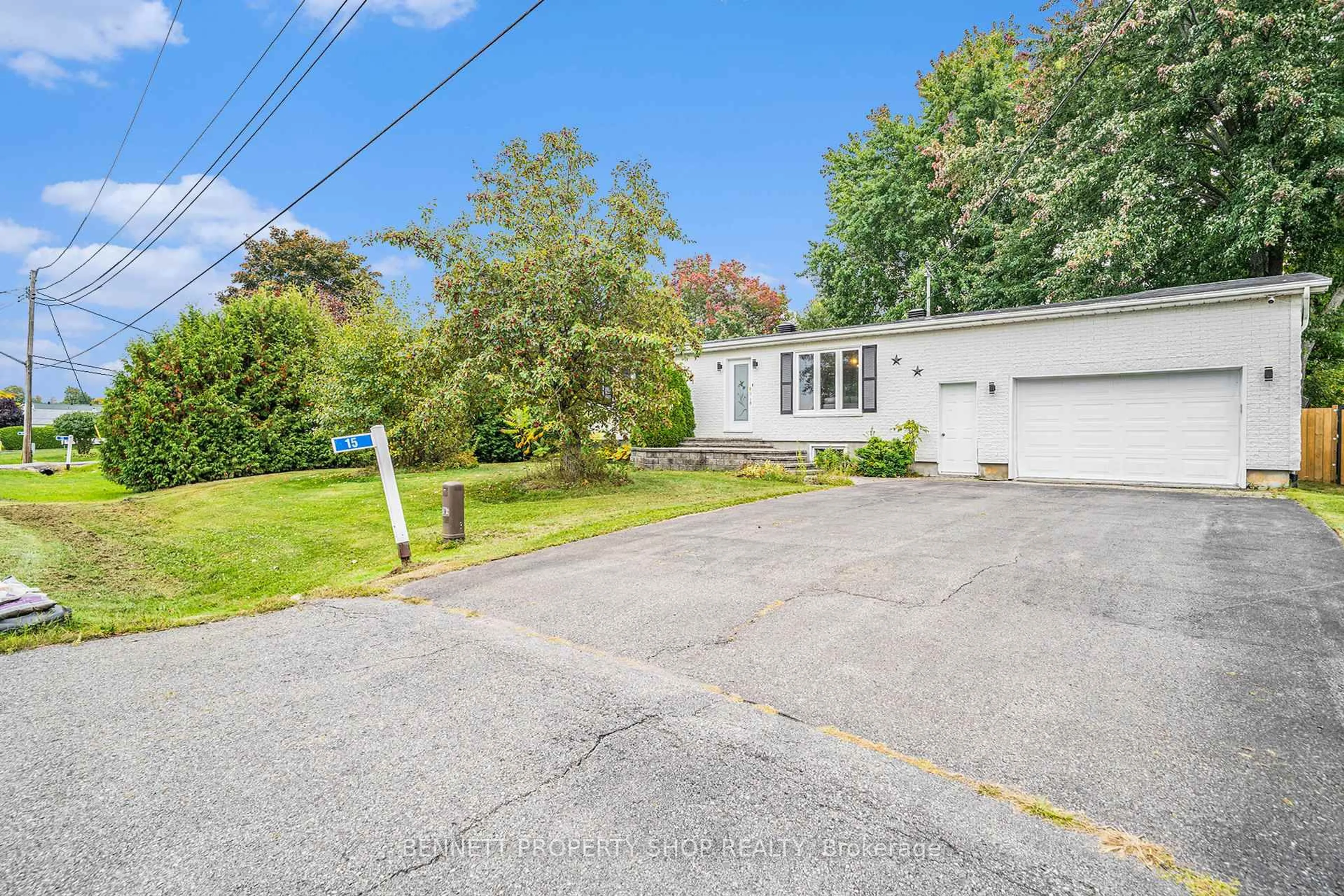 A pic from outside/outdoor area/front of a property/back of a property/a pic from drone, street for 15 Maisonneuve St, Clarence-Rockland Ontario K0A 1E0