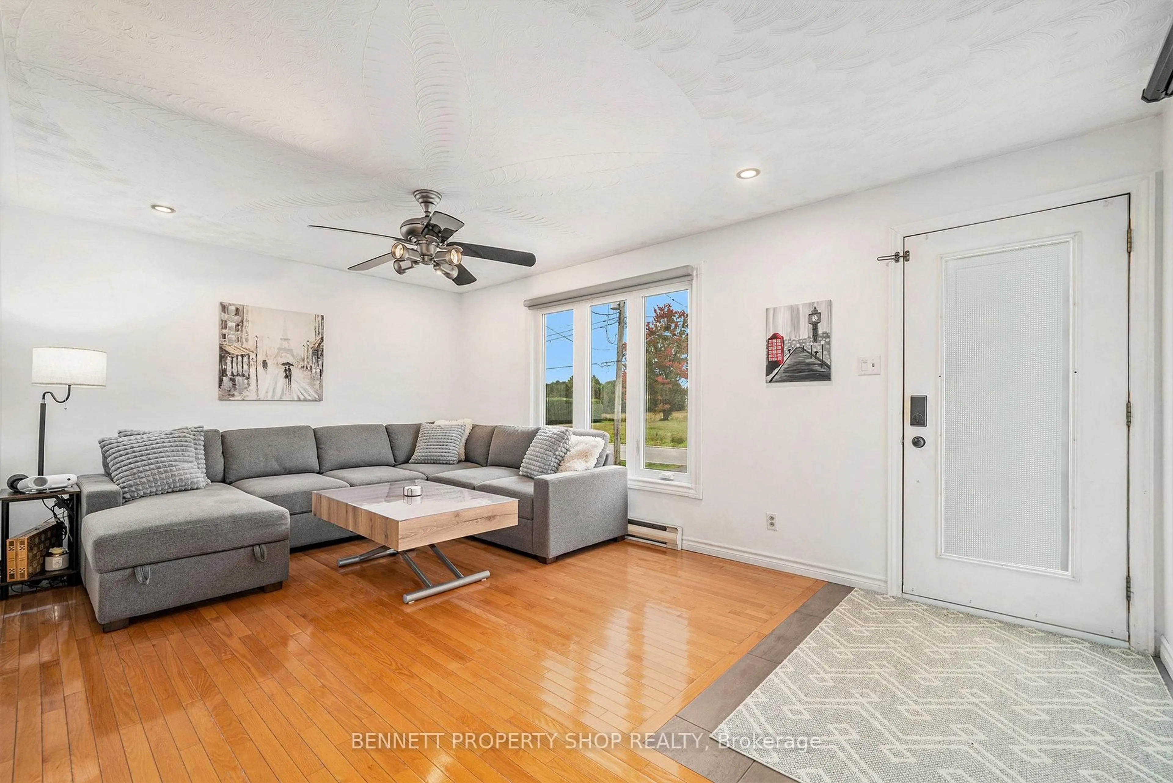 Living room with furniture, unknown for 15 Maisonneuve St, Clarence-Rockland Ontario K0A 1E0