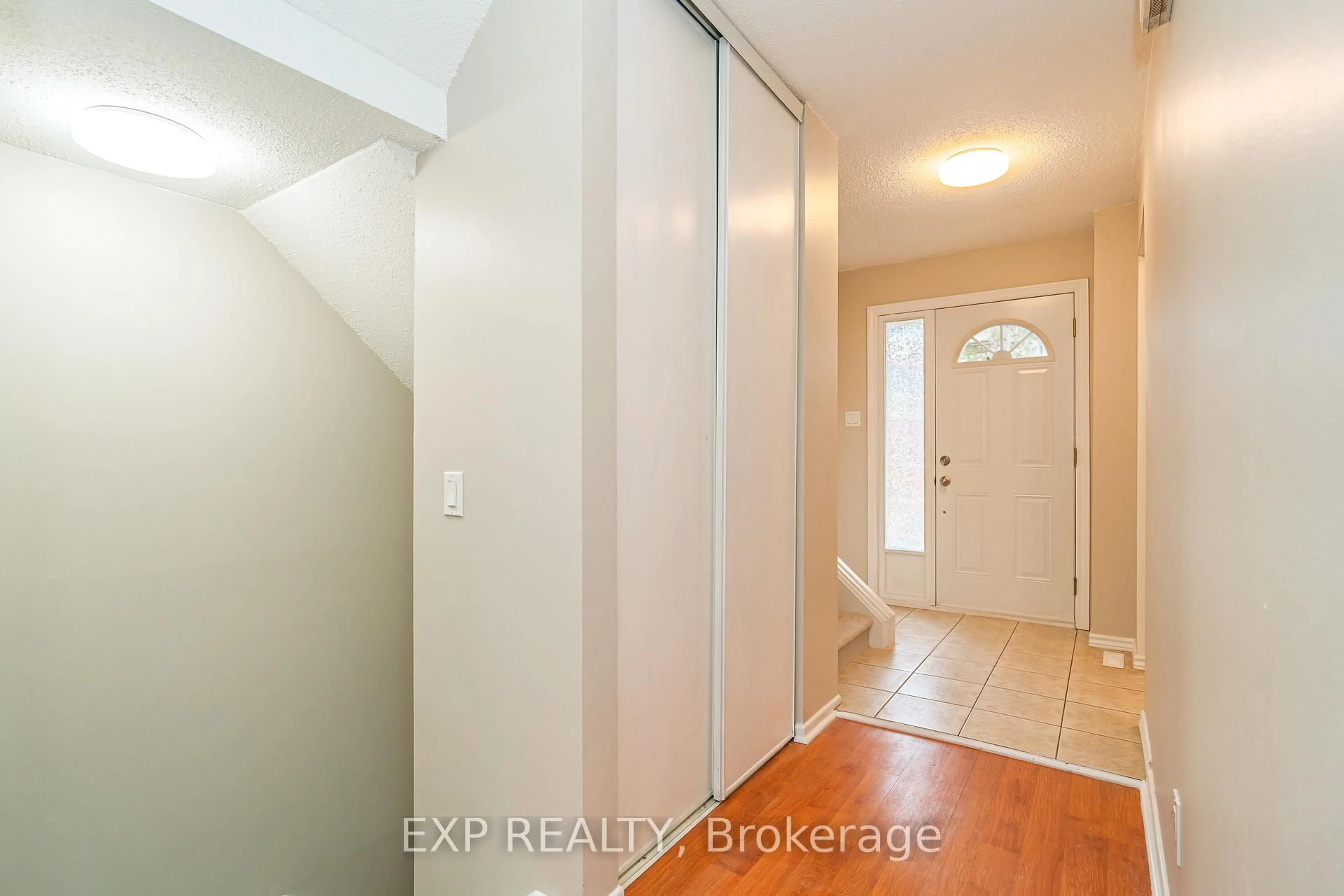 Indoor entryway for 3915 Old Richmond Rd #A, Ottawa Ontario K2H 8T9