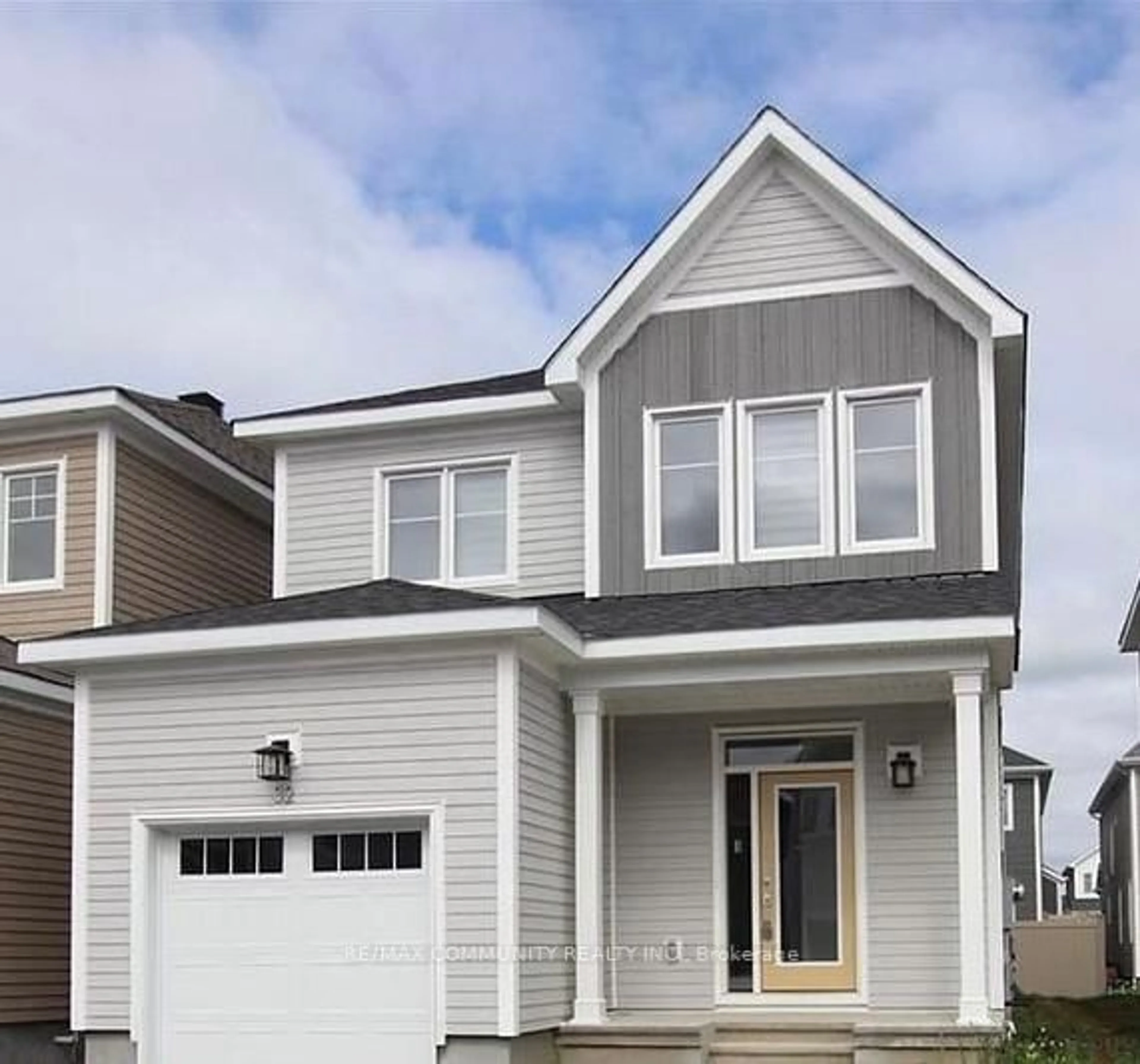 Home with vinyl exterior material, street for 32 Pacing Walk, Richmond Ontario K0A 2Z0