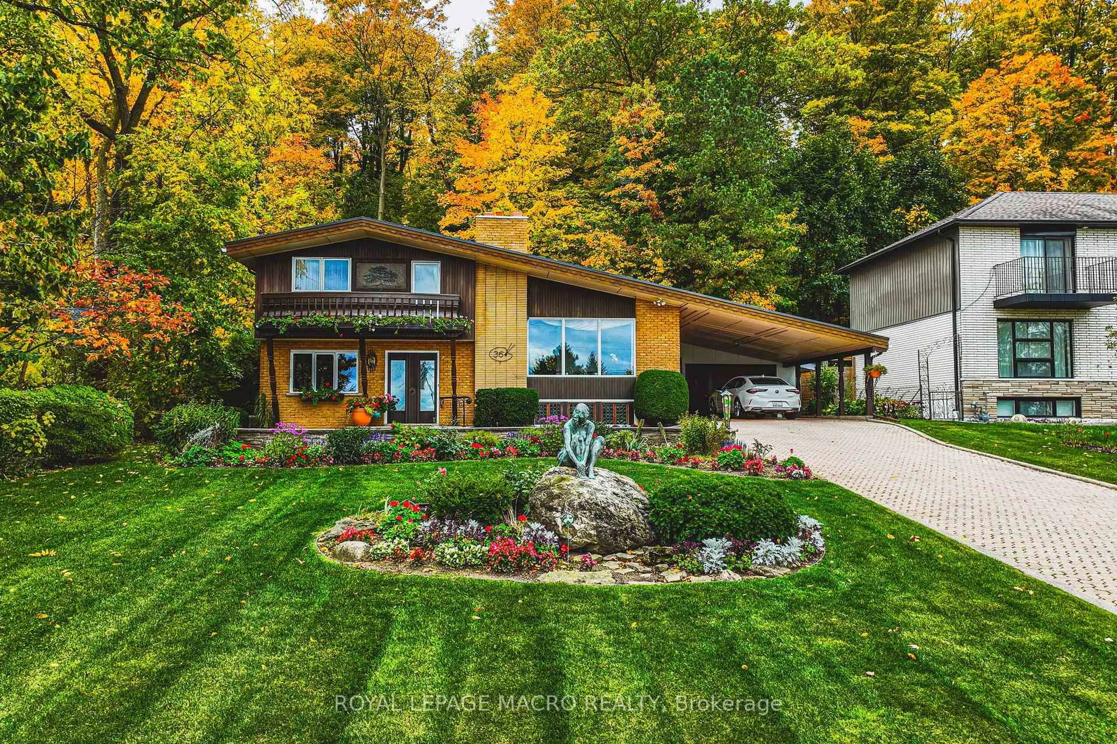 A pic from outside/outdoor area/front of a property/back of a property/a pic from drone, unknown for 36 Maple Dr, Hamilton Ontario L8G 3C2