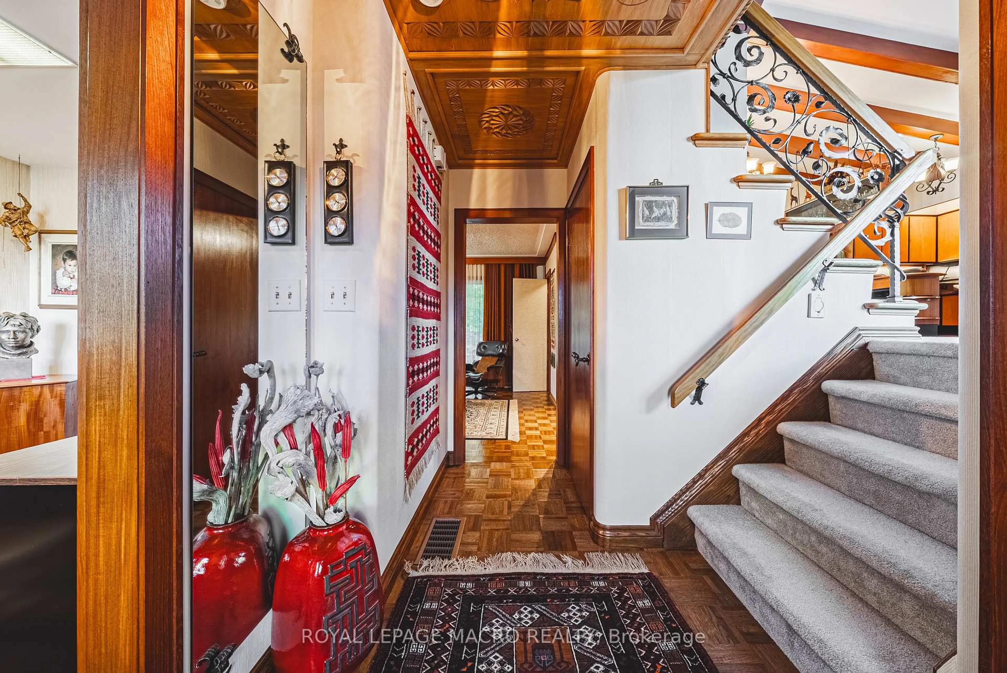 Indoor foyer for 36 Maple Dr, Hamilton Ontario L8G 3C2