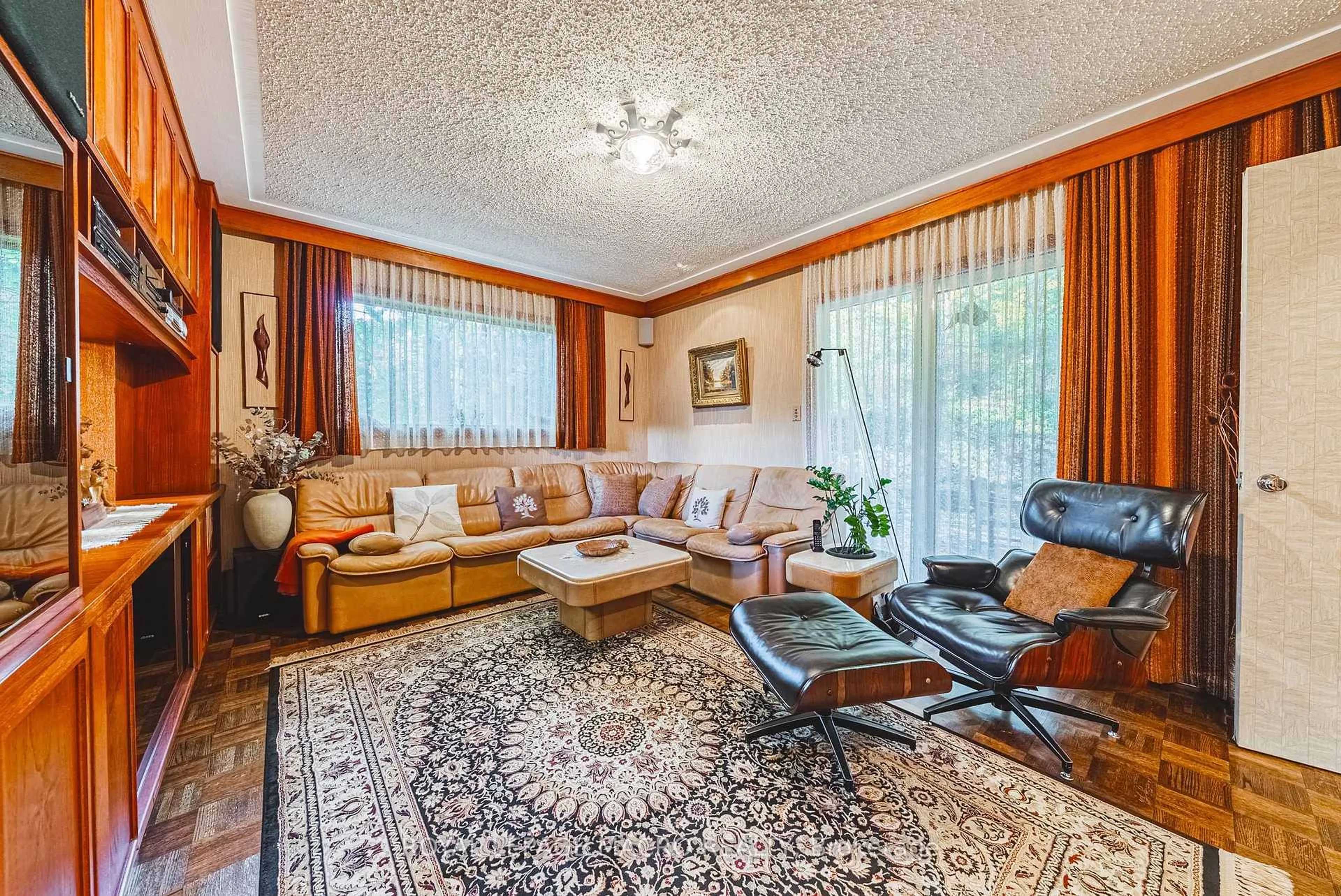 Living room with furniture, unknown for 36 Maple Dr, Hamilton Ontario L8G 3C2