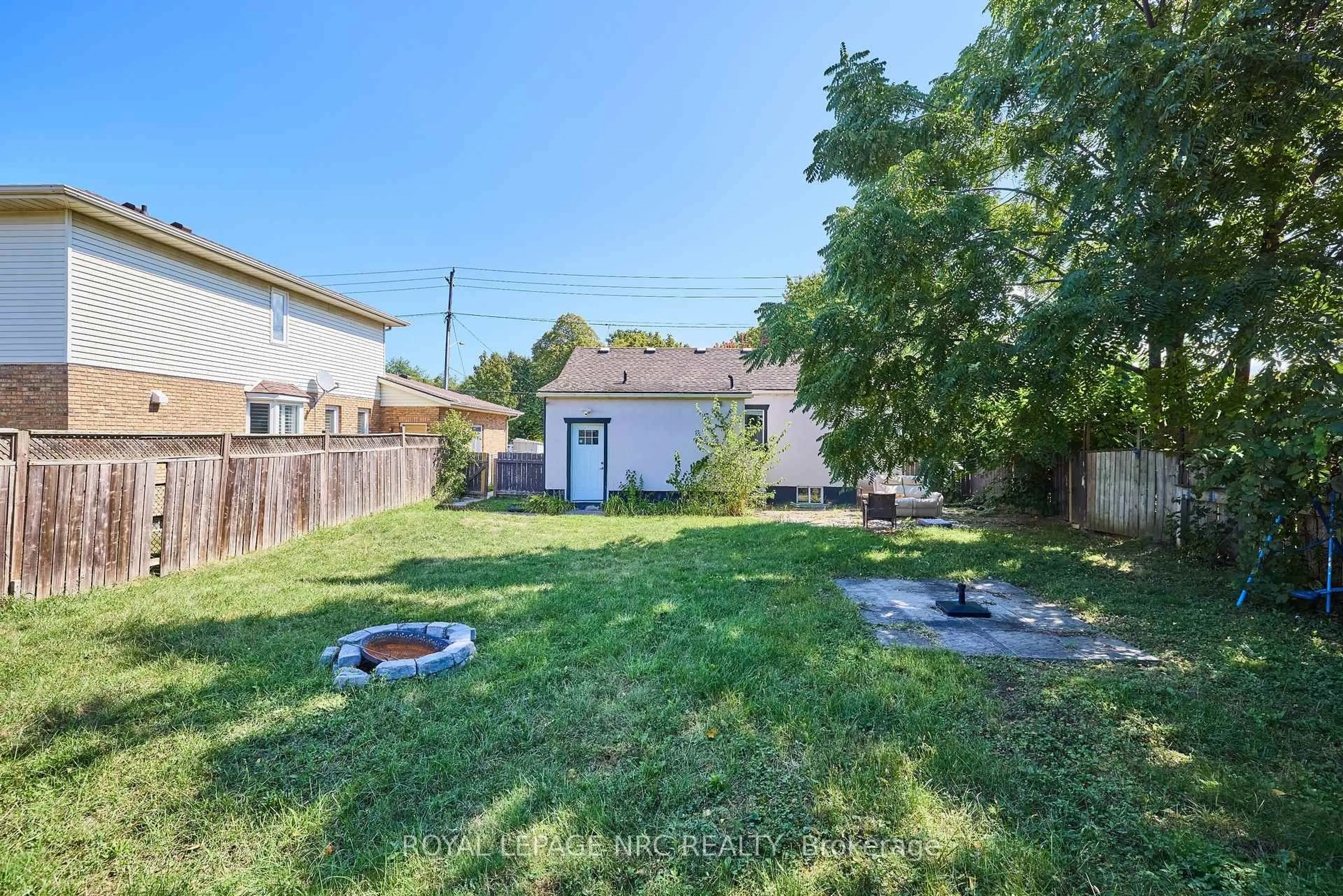 Patio, street for 557 Geneva St, St. Catharines Ontario L2N 2J1