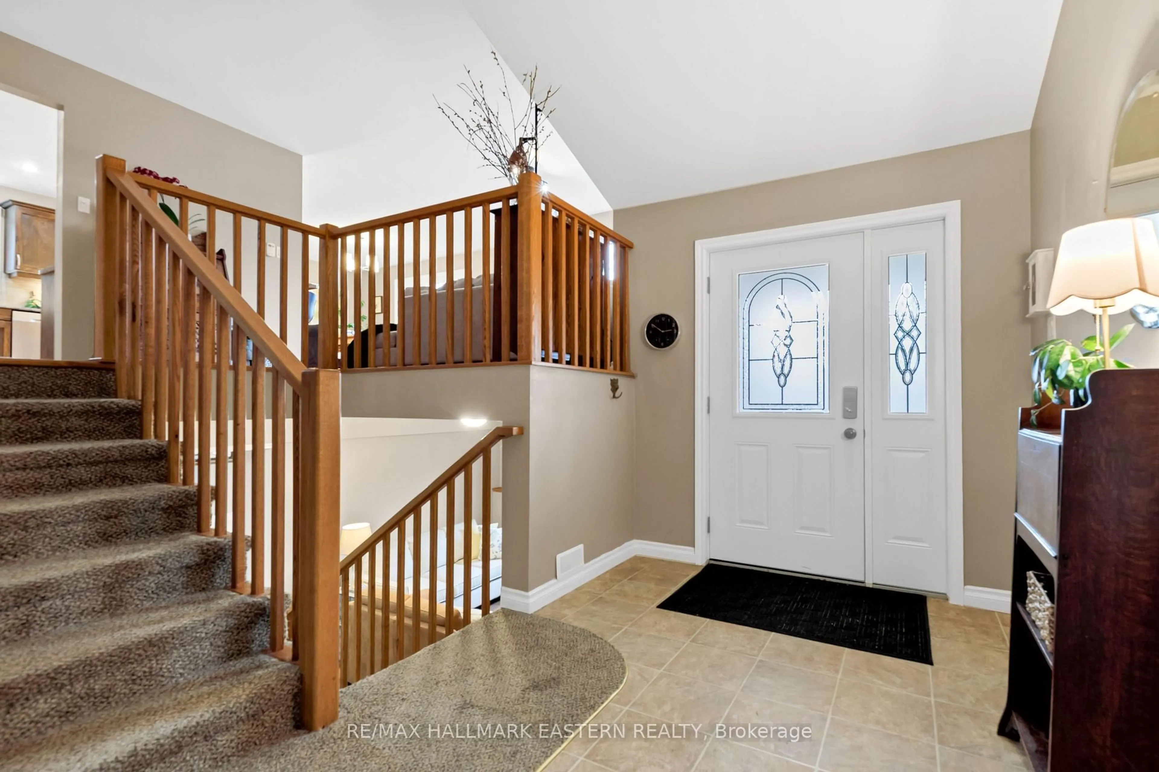 Indoor entryway for 55 Goodman Rd, Kawartha Lakes Ontario K0M 1N0