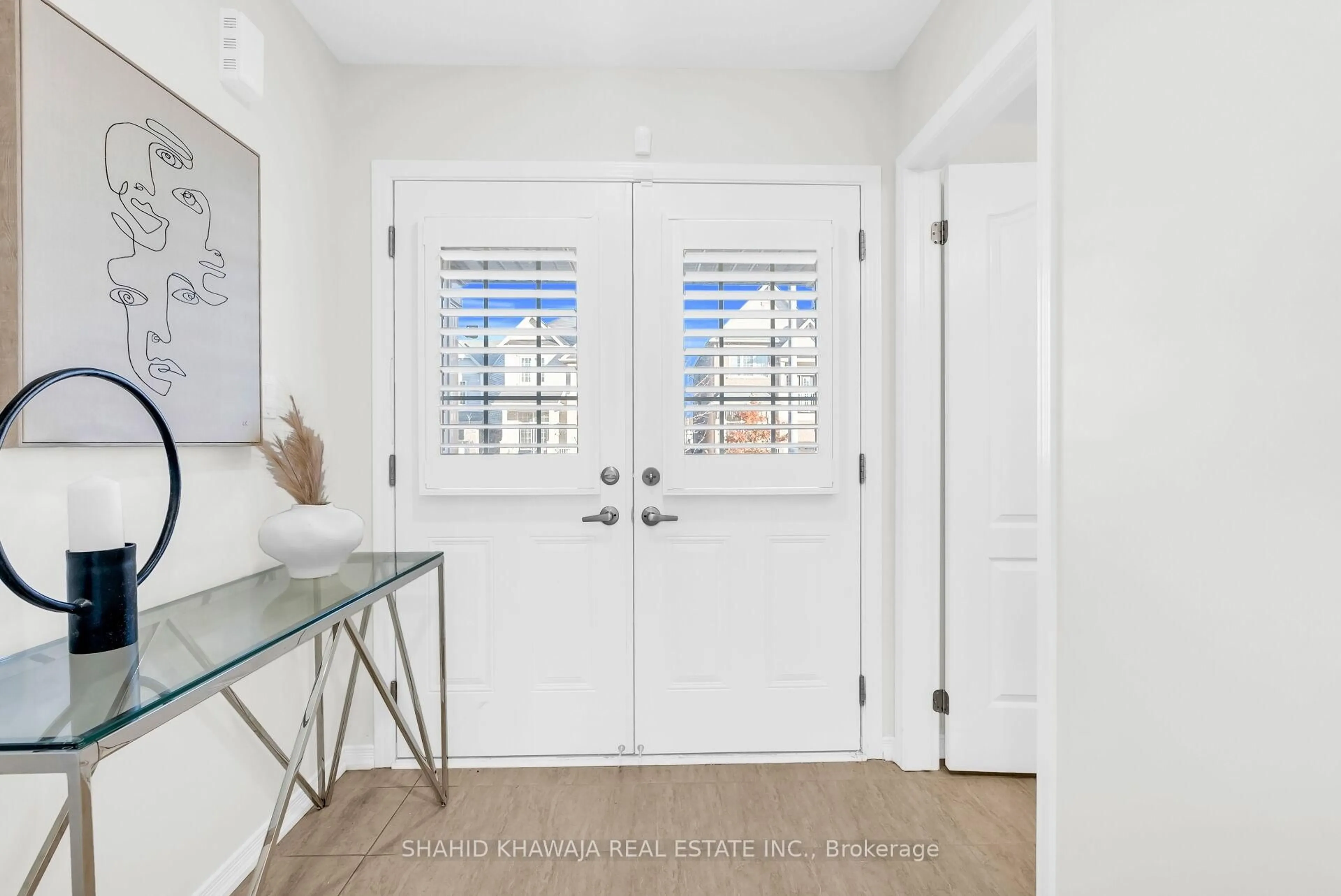 Indoor entryway for 9 Esther Cres, Thorold Ontario L3B 0E3