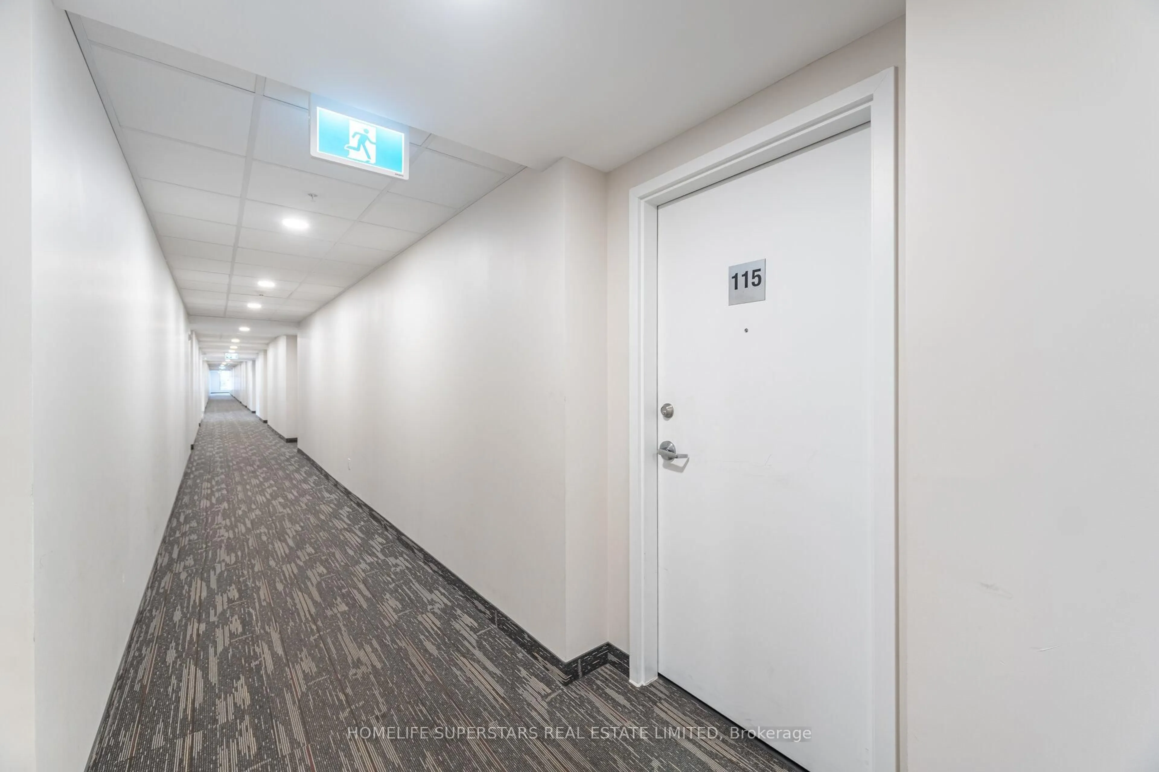 Indoor foyer for 5 Wake Robin Dr #115, Kitchener Ontario N2E 0H6