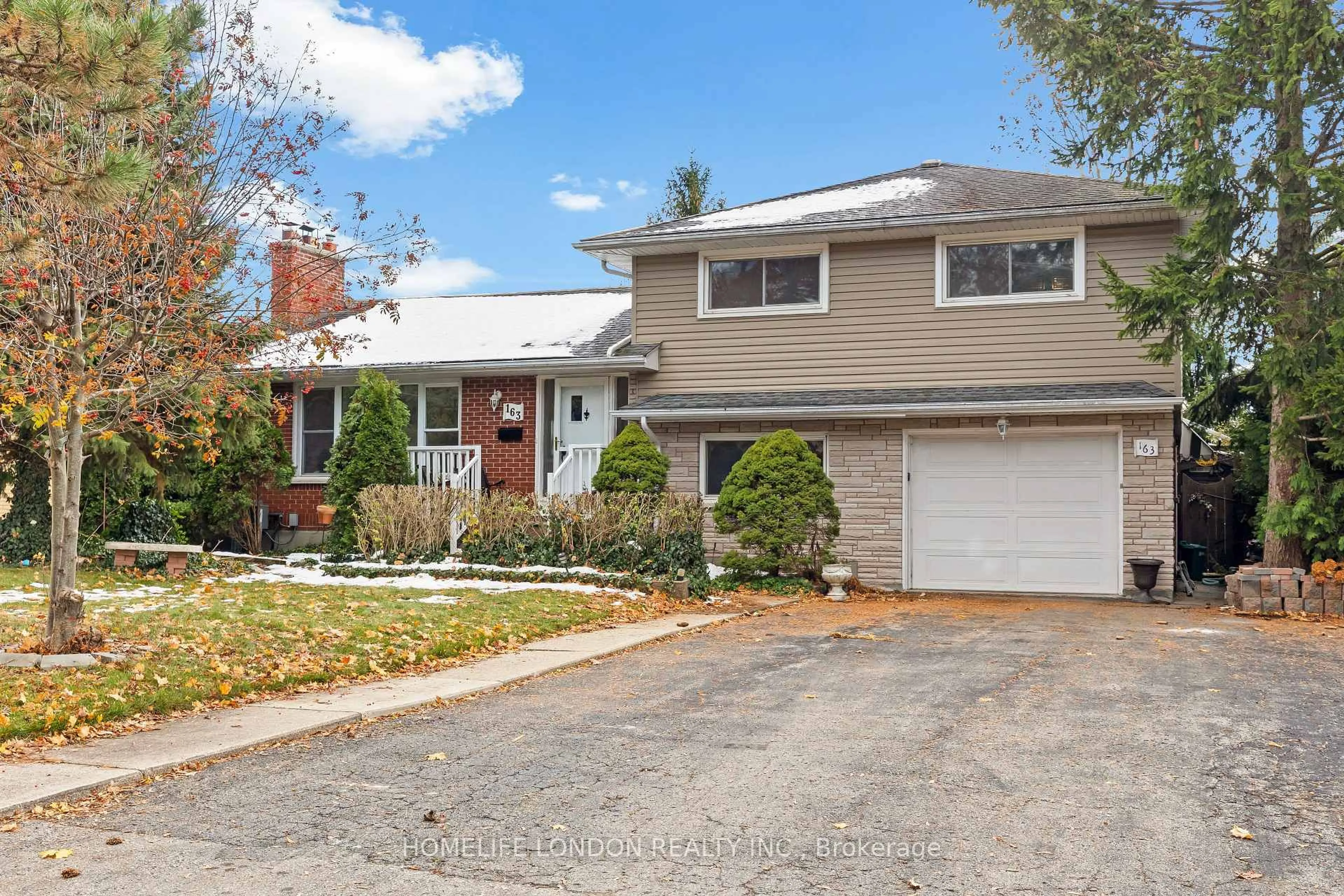 Home with vinyl exterior material, street for 163 Centre St, London South Ontario N6J 1T7