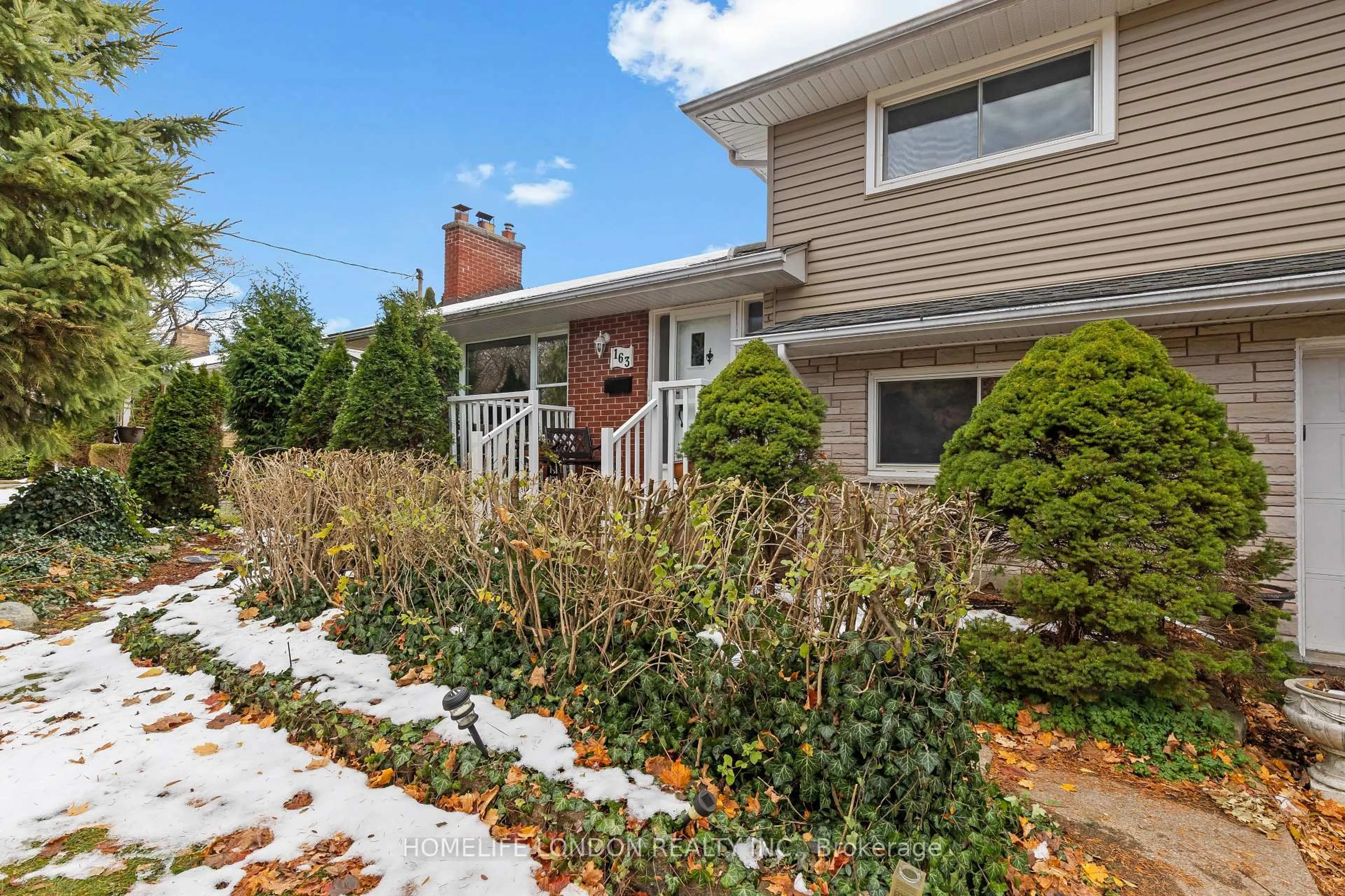 Patio, street for 163 Centre St, London South Ontario N6J 1T7