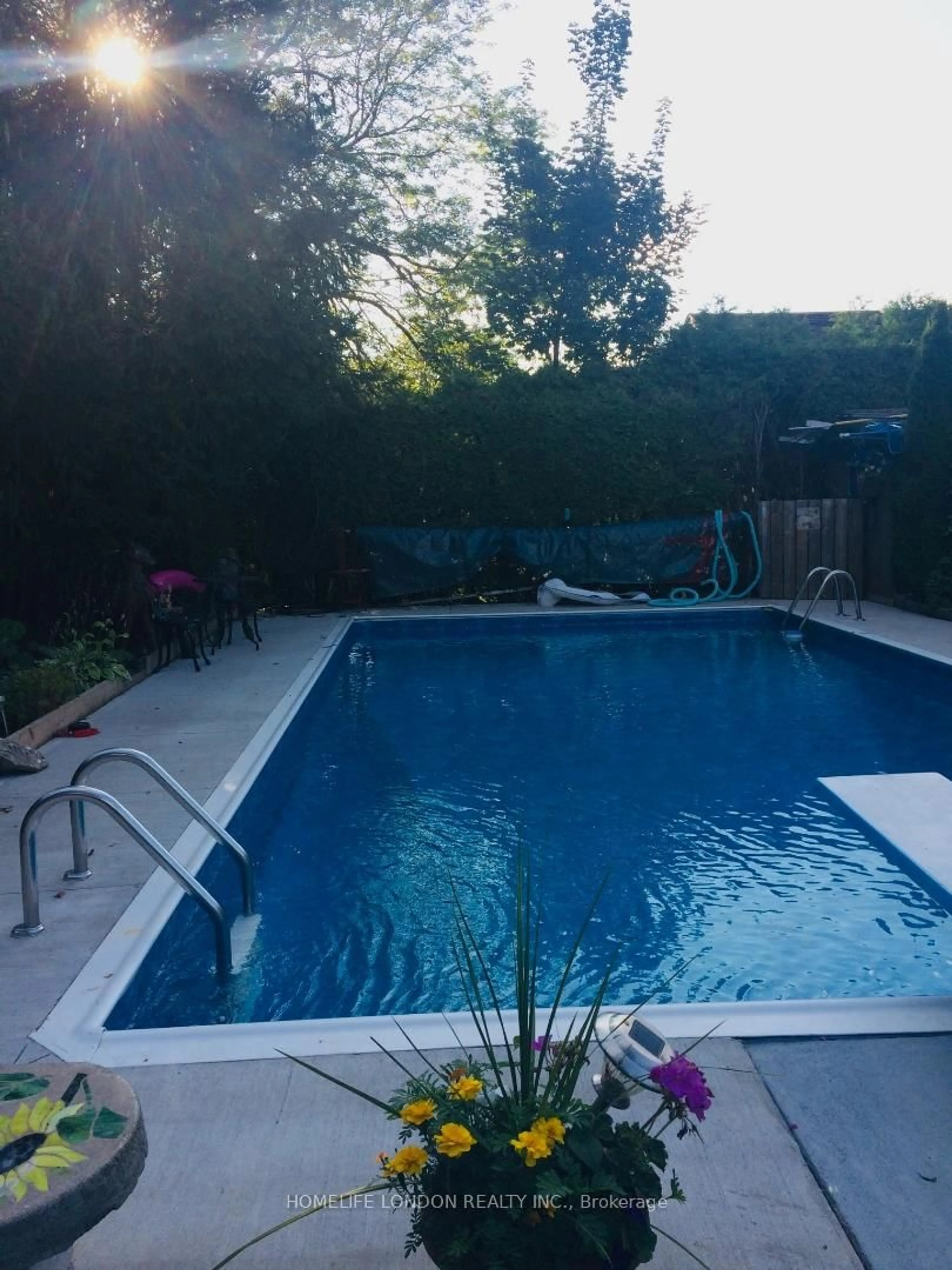 Pool for 163 Centre St, London South Ontario N6J 1T7