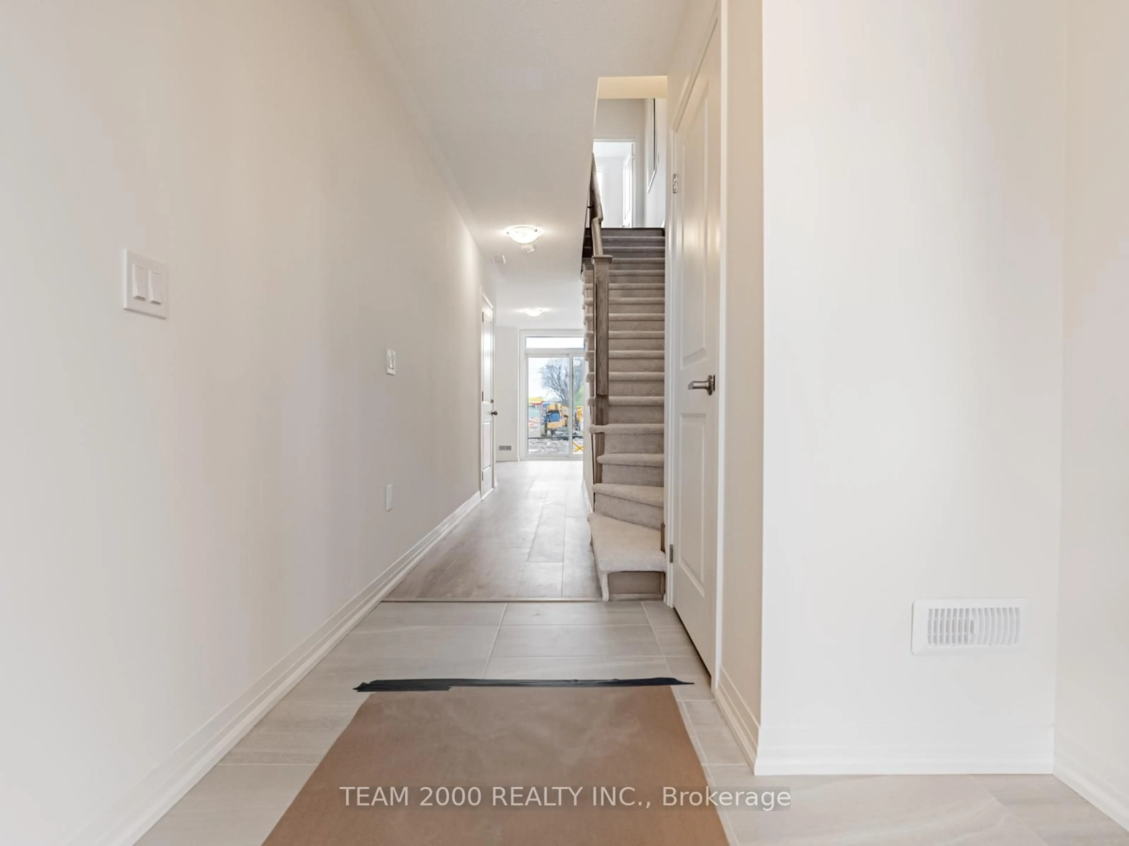Indoor entryway for 474 Provident Way #6, Hamilton Ontario L0R 1W0