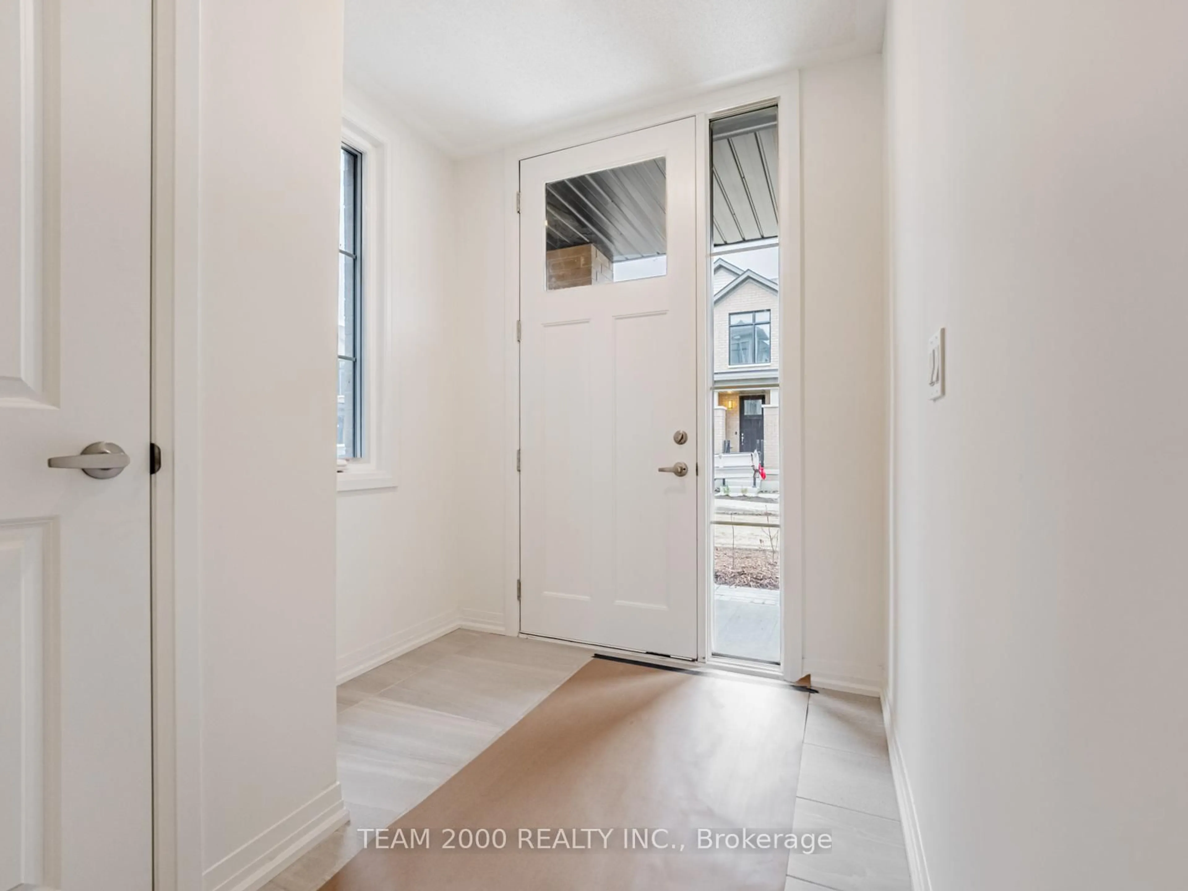 Indoor entryway for 474 Provident Way #6, Hamilton Ontario L0R 1W0