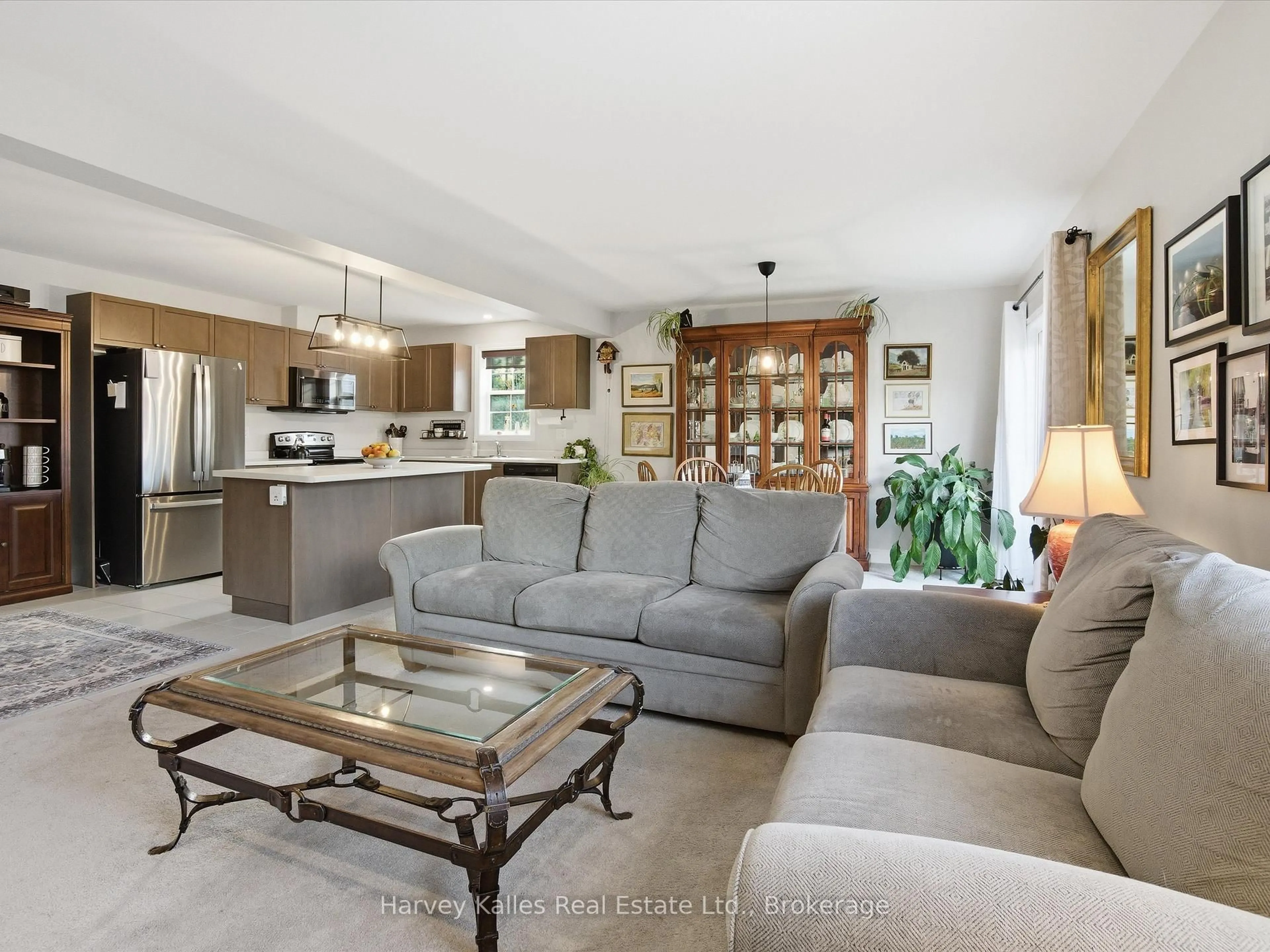 Living room with furniture, unknown for 12 QUINN FOREST Dr, Bracebridge Ontario P1L 1W9