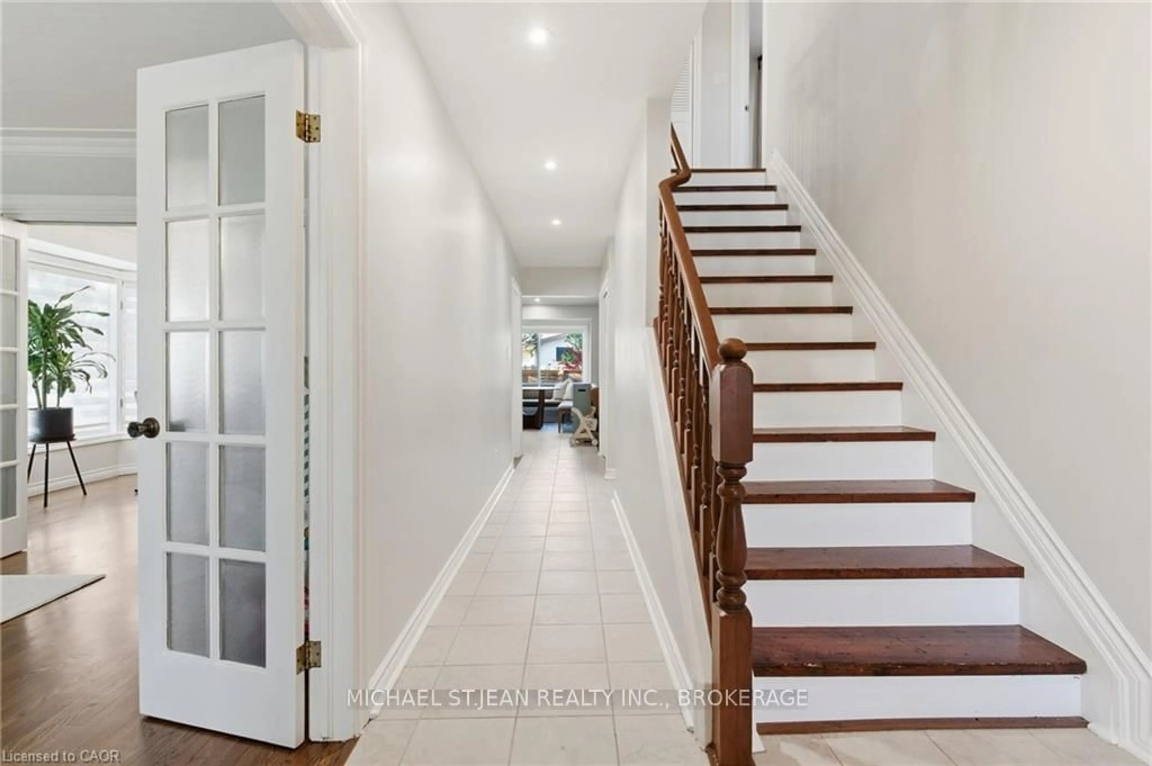 Indoor entryway for 78 Ackland St, Hamilton Ontario L8J 1H9