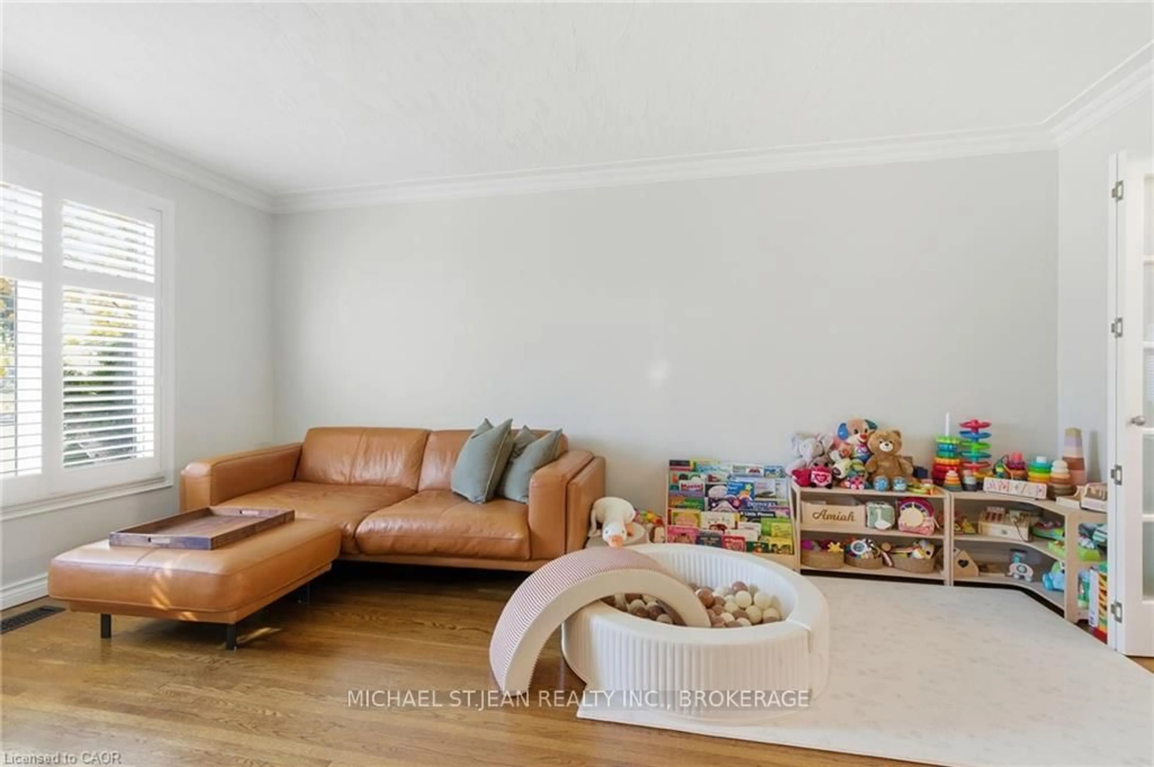 Living room with furniture, wood/laminate floor for 78 Ackland St, Hamilton Ontario L8J 1H9