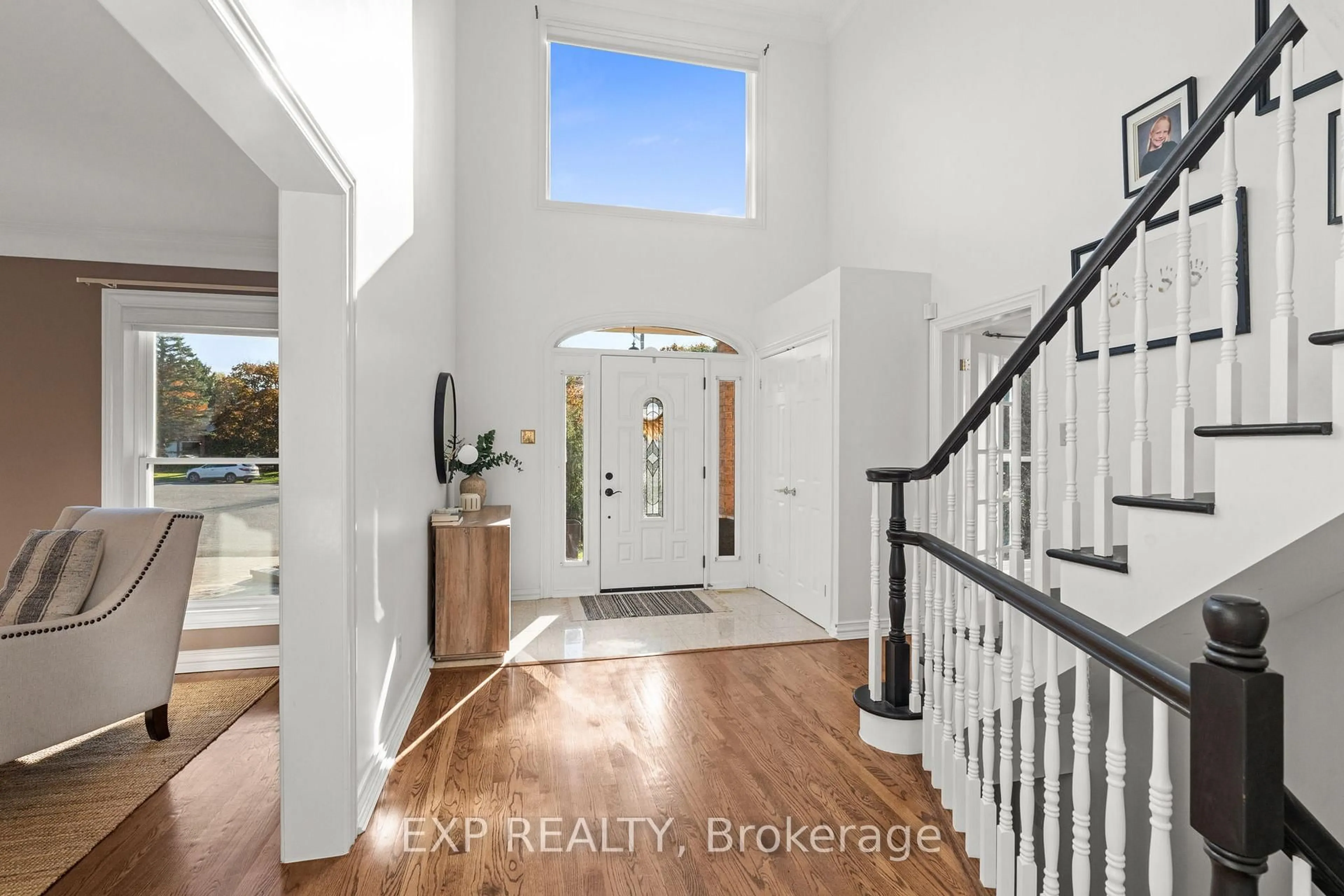 Indoor entryway for 1353 Pelkey Crt, Manotick Ontario K4M 1K8