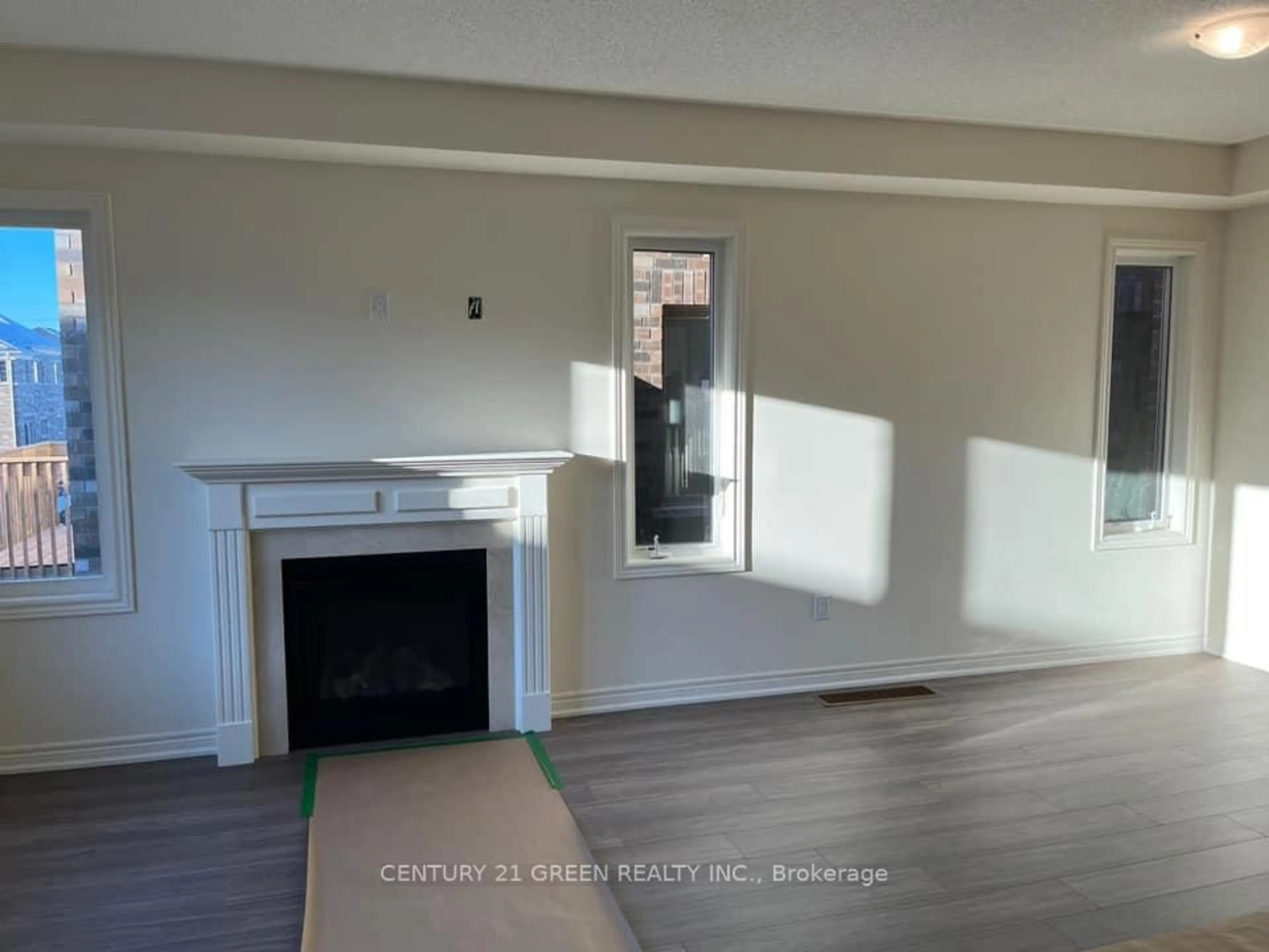 A pic of a room for 300 Skinner Rd, Hamilton Ontario L8B 1X2