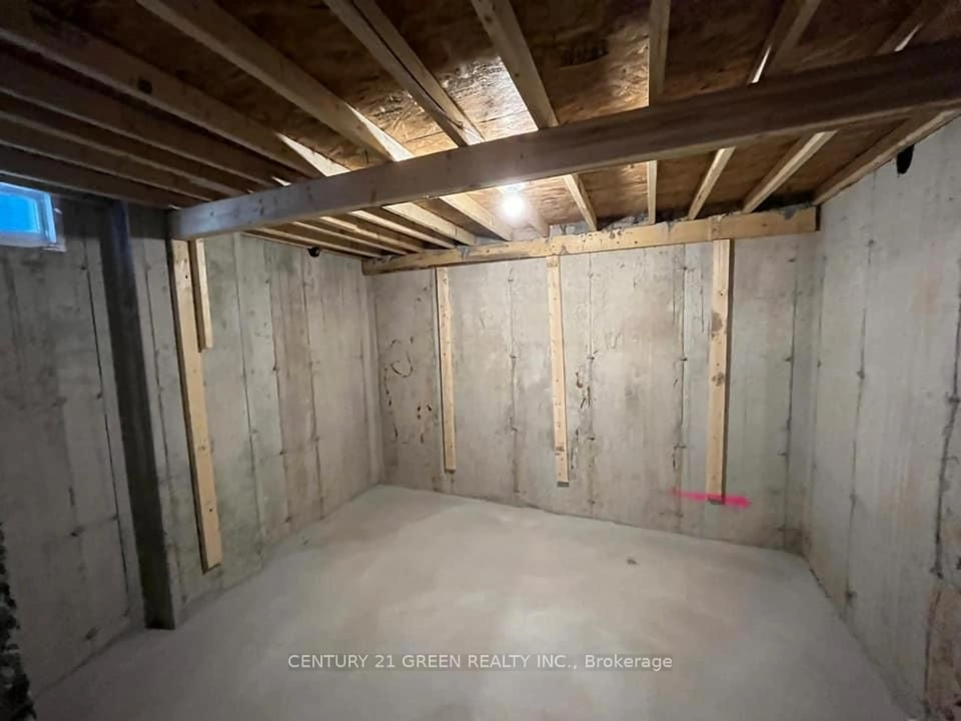 A pic of a room for 300 Skinner Rd, Hamilton Ontario L8B 1X2