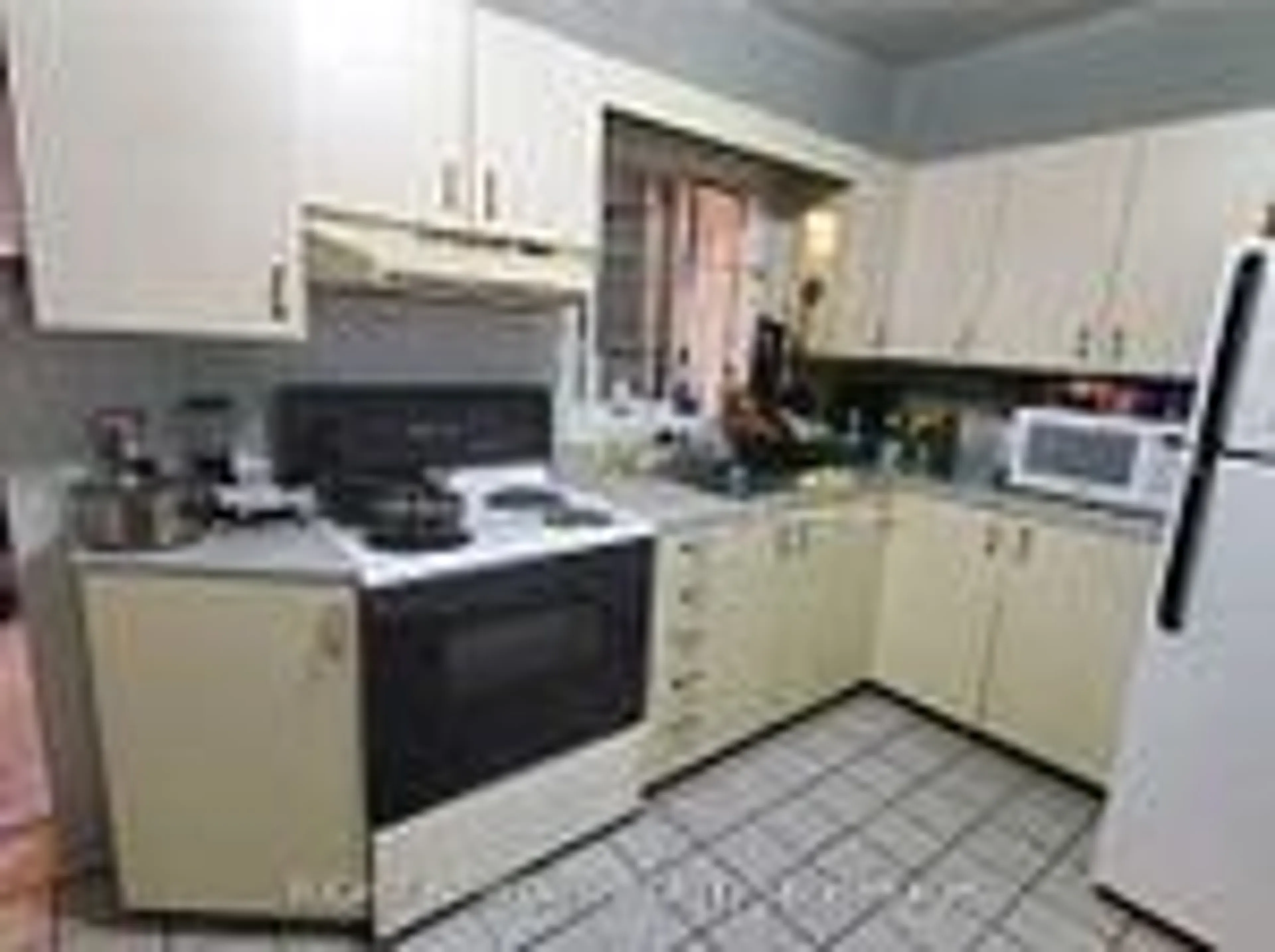 Standard kitchen, unknown for 278 Grosvenor Ave, Hamilton Ontario L8L 7T3