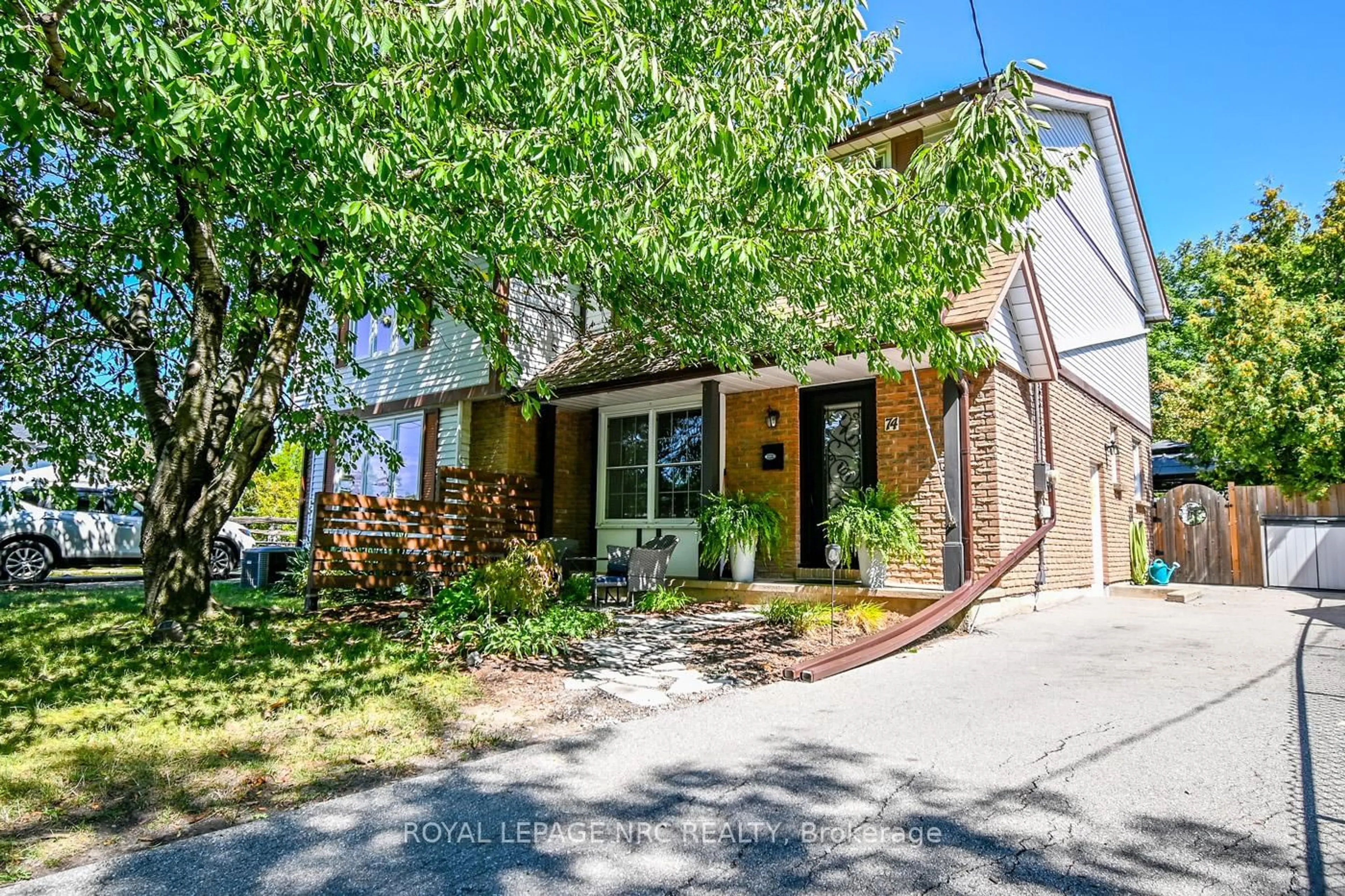 Home with brick exterior material, street for 74 Meredith Dr, St. Catharines Ontario L2M 6R6