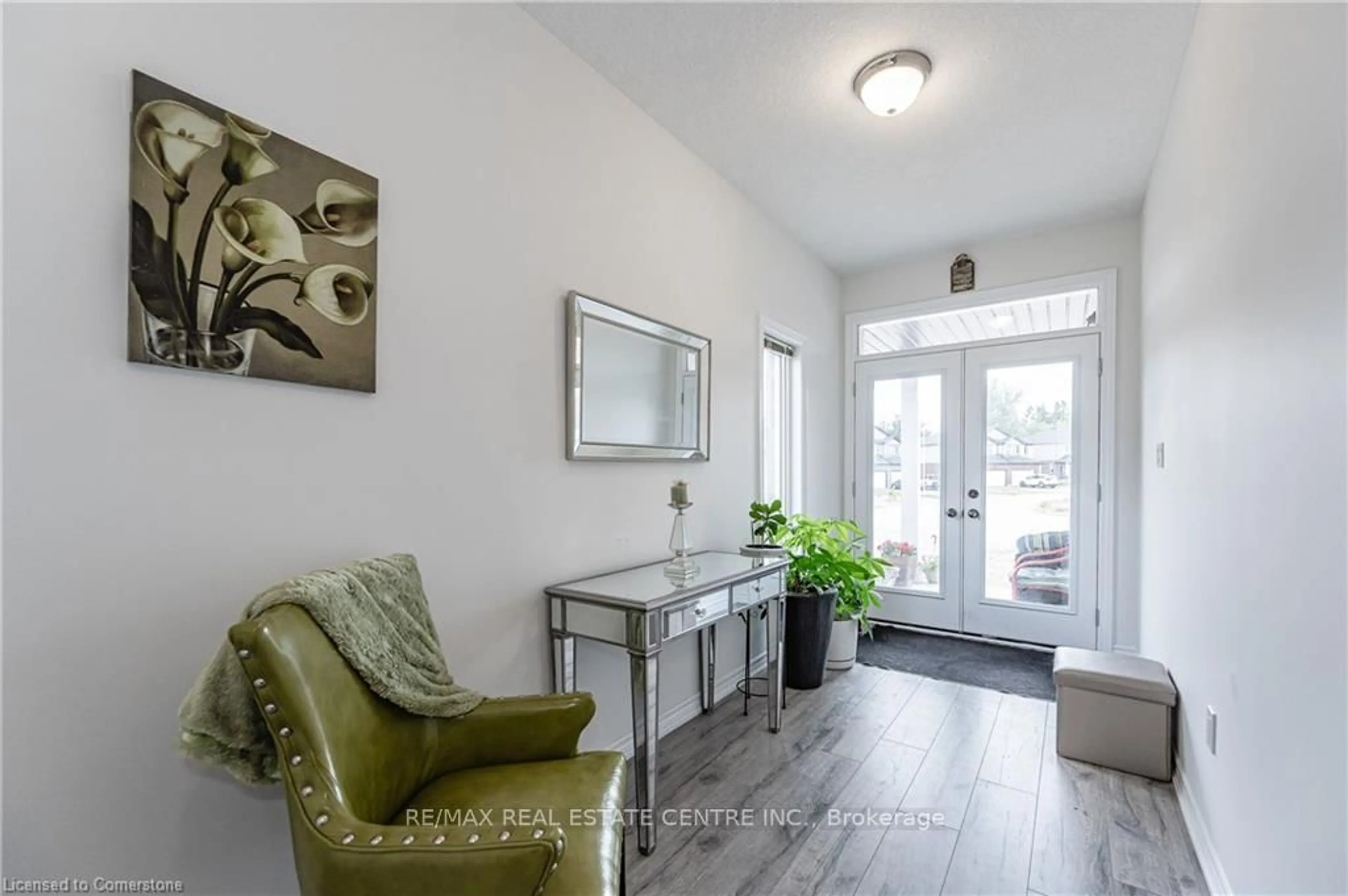 Indoor entryway for 198 Jacob St, East Zorra-Tavistock Ontario N0B 2R0