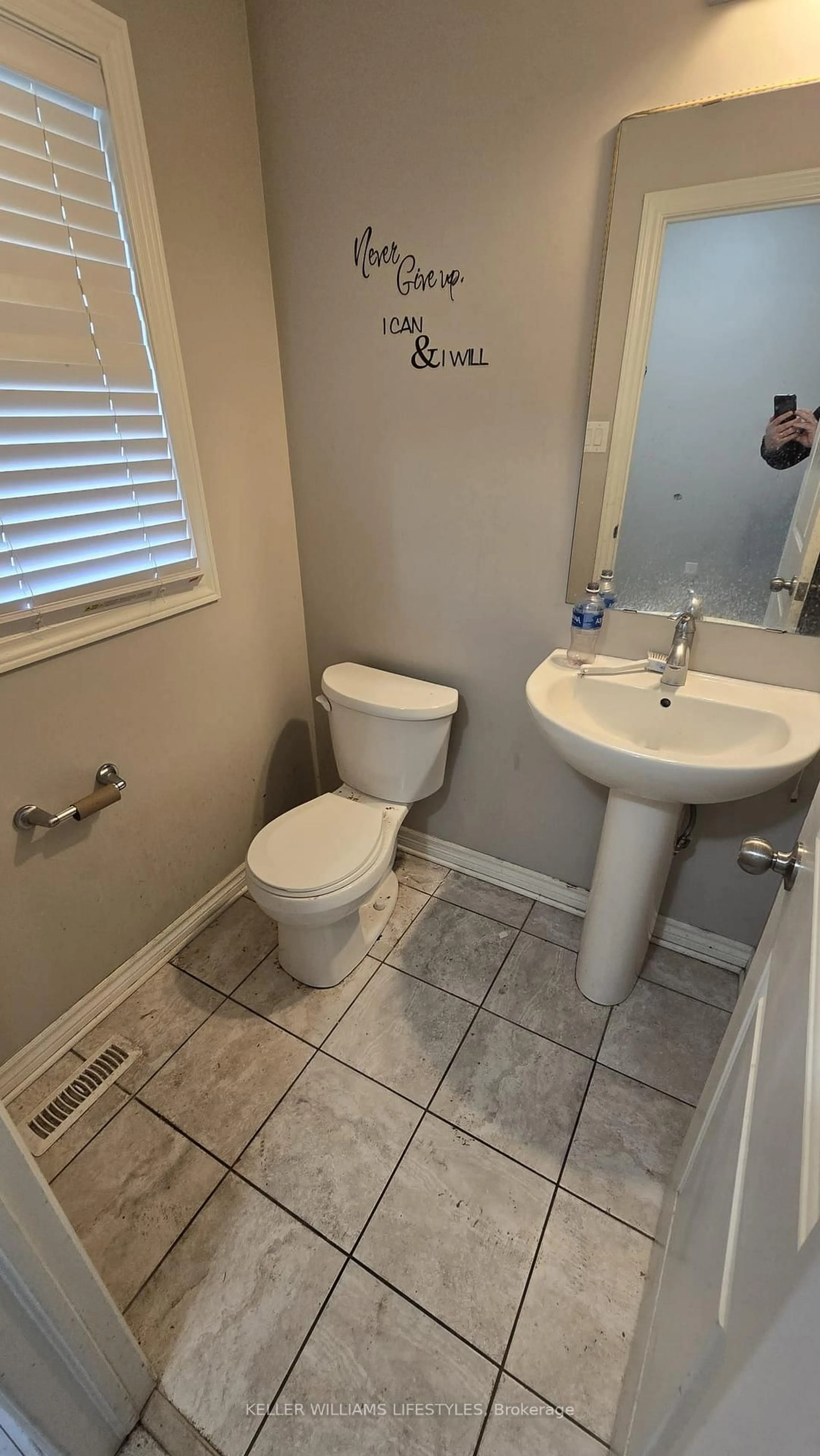 Standard bathroom, unknown for 1301 Michael Circ, London East Ontario N5V 0B8