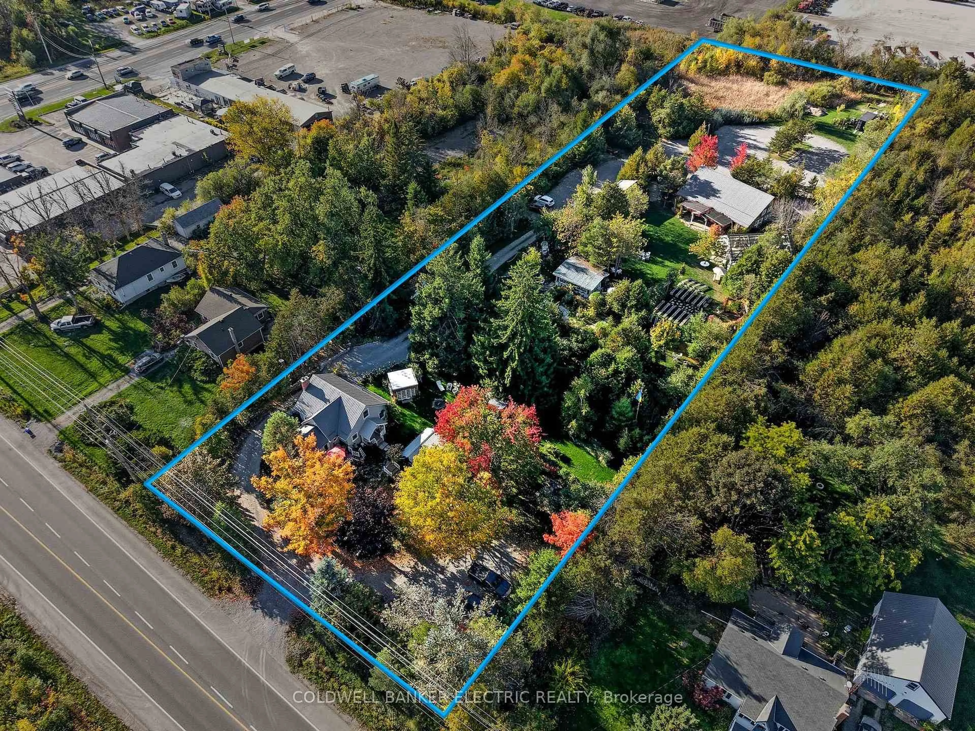 A pic from outside/outdoor area/front of a property/back of a property/a pic from drone, street for 994 County Rd 19 Rd, Selwyn Ontario K9J 6X2