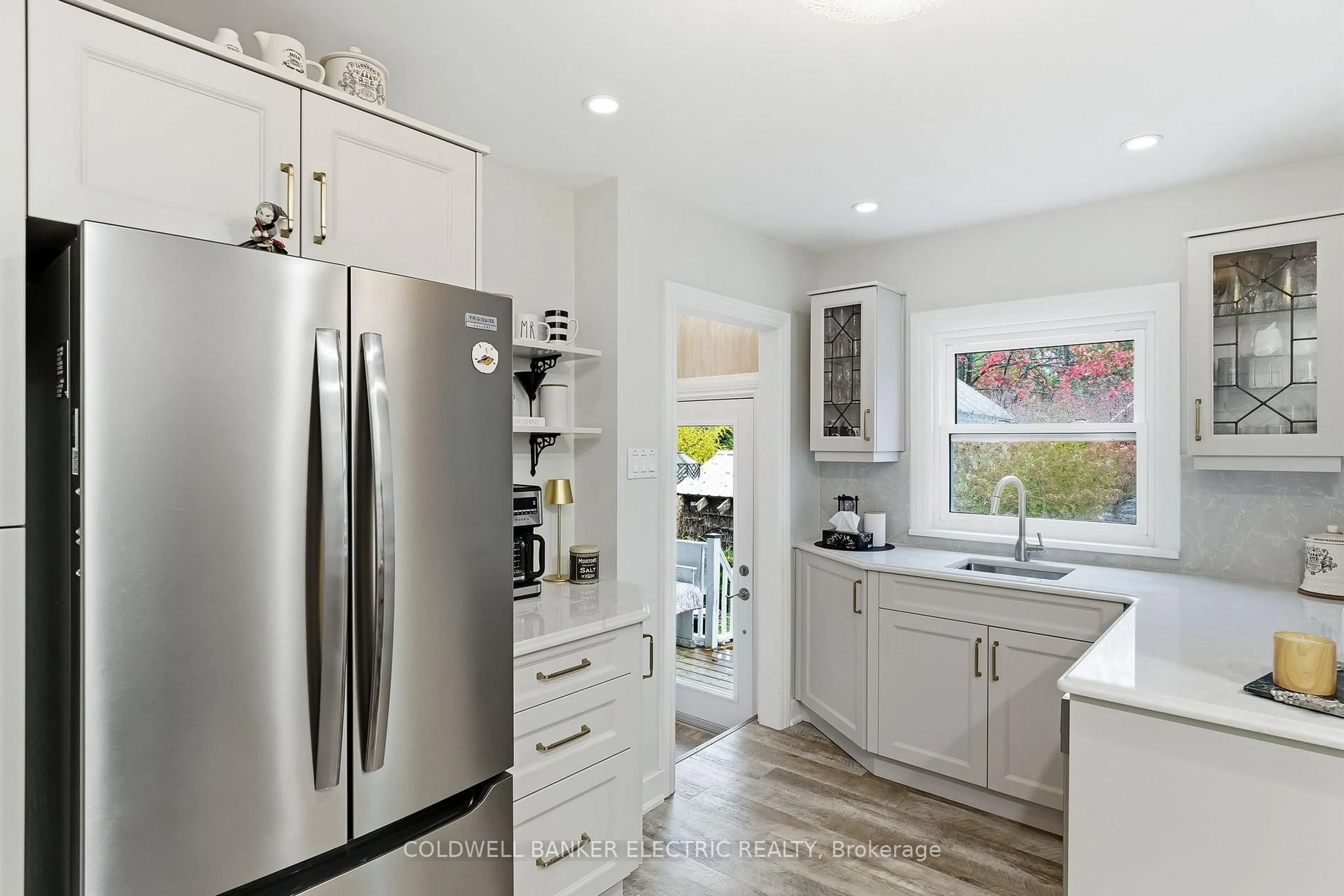 Unknown for 994 County Rd 19 Rd, Selwyn Ontario K9J 6X2