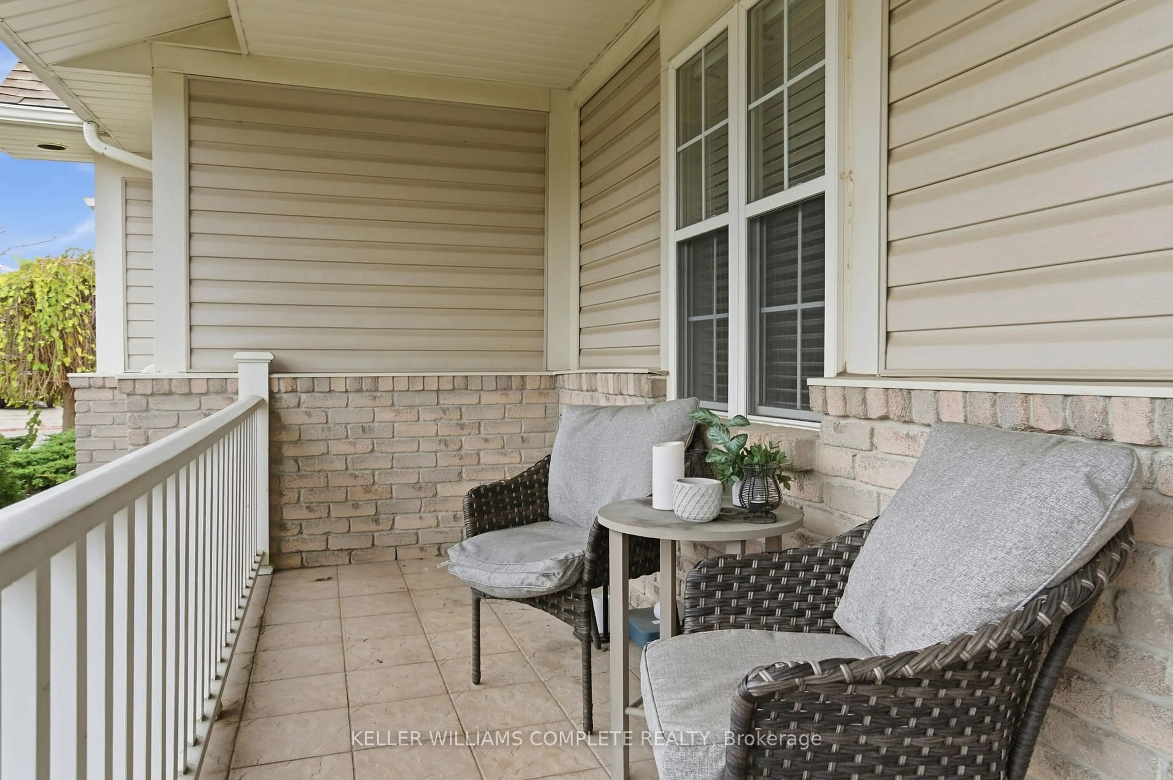 Patio, street for 8 Sidney Cres, Hamilton Ontario L8J 3W1