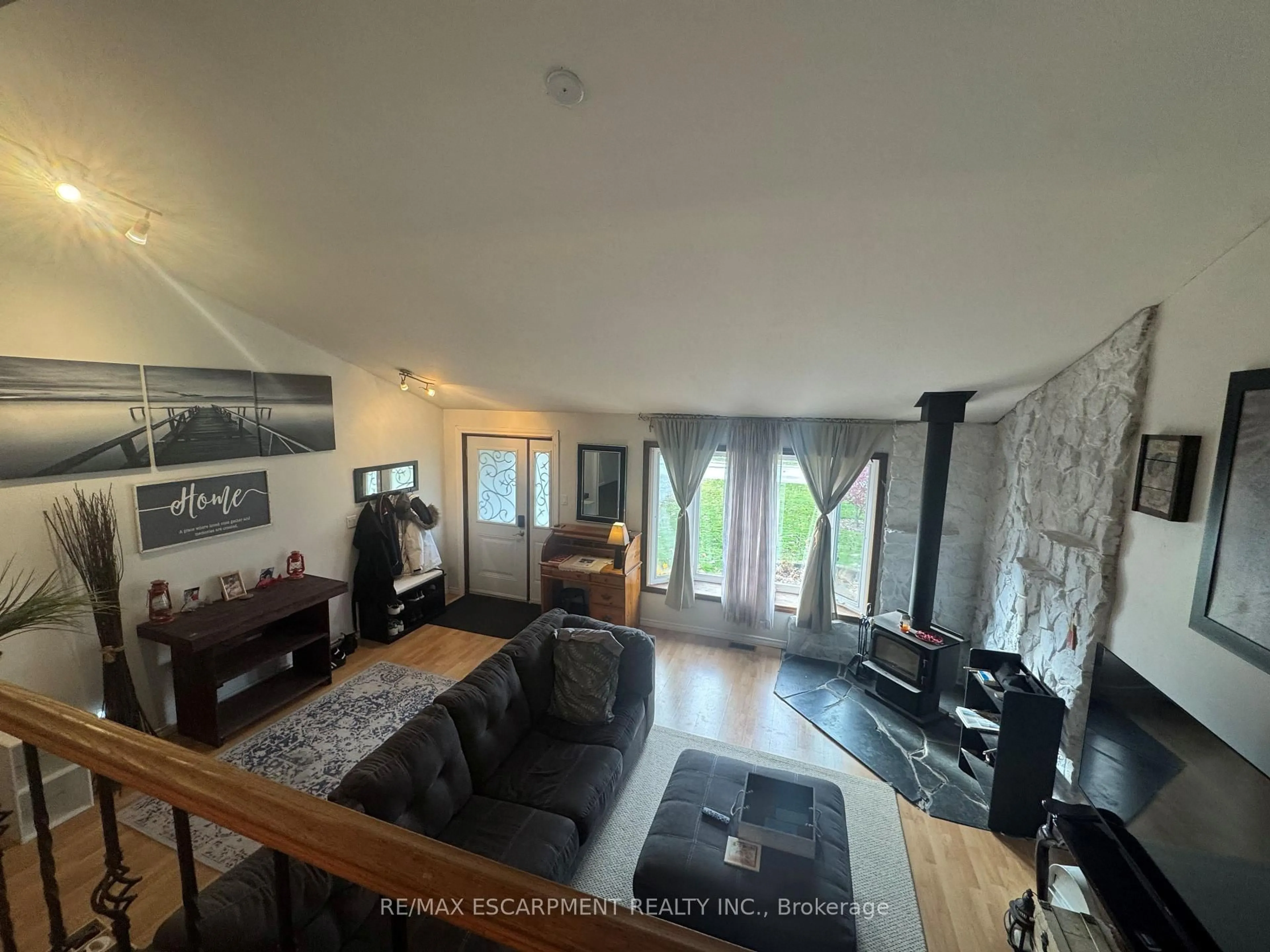 A pic of a room for 24 Woodhouse Ave, Norfolk Ontario N0A 1N8