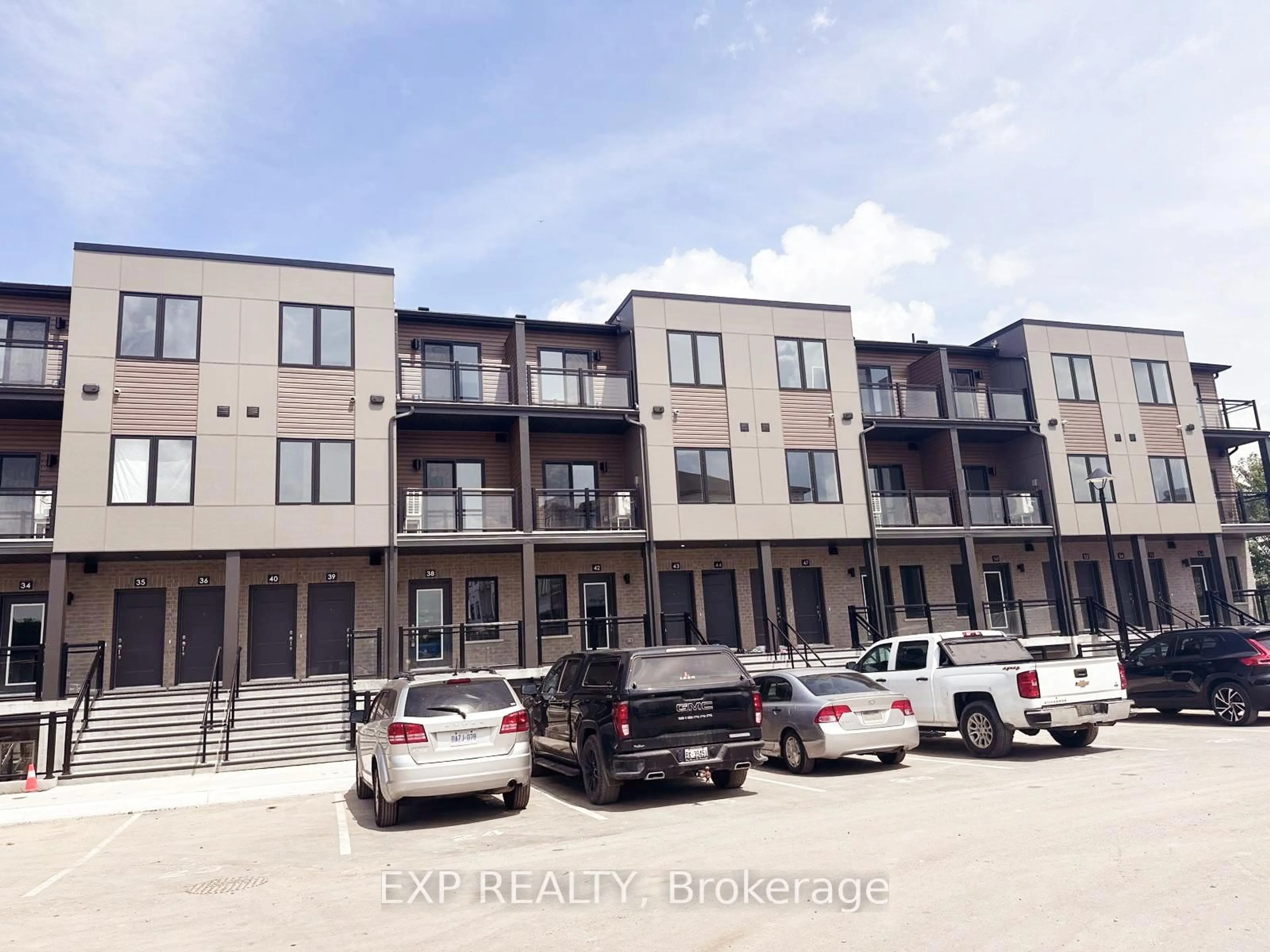 A pic from outside/outdoor area/front of a property/back of a property/a pic from drone, building for 940 St David St #46, Centre Wellington Ontario N1M 2W3