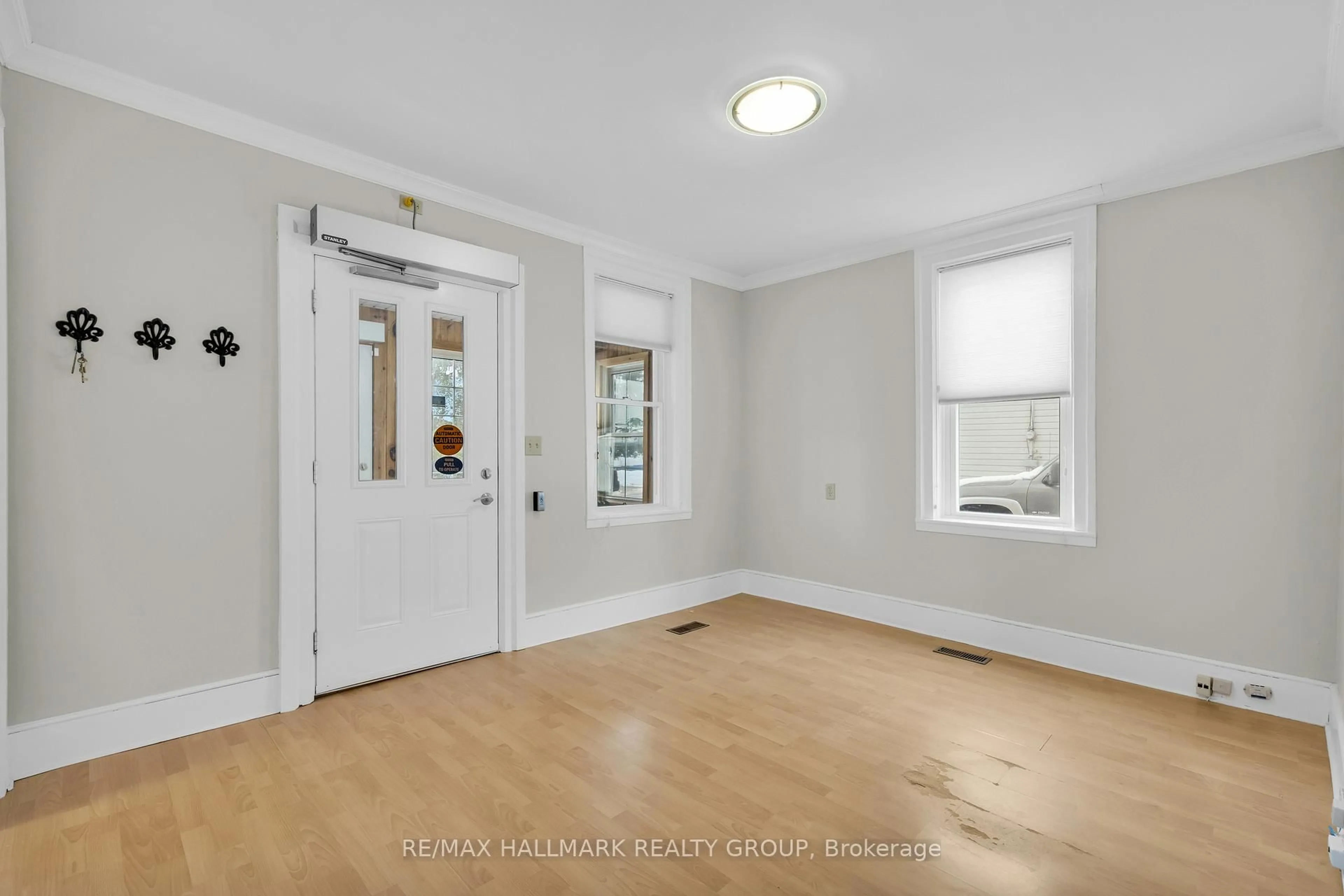 Unknown for 10 Wellington St, Athens Ontario K0E 1B0