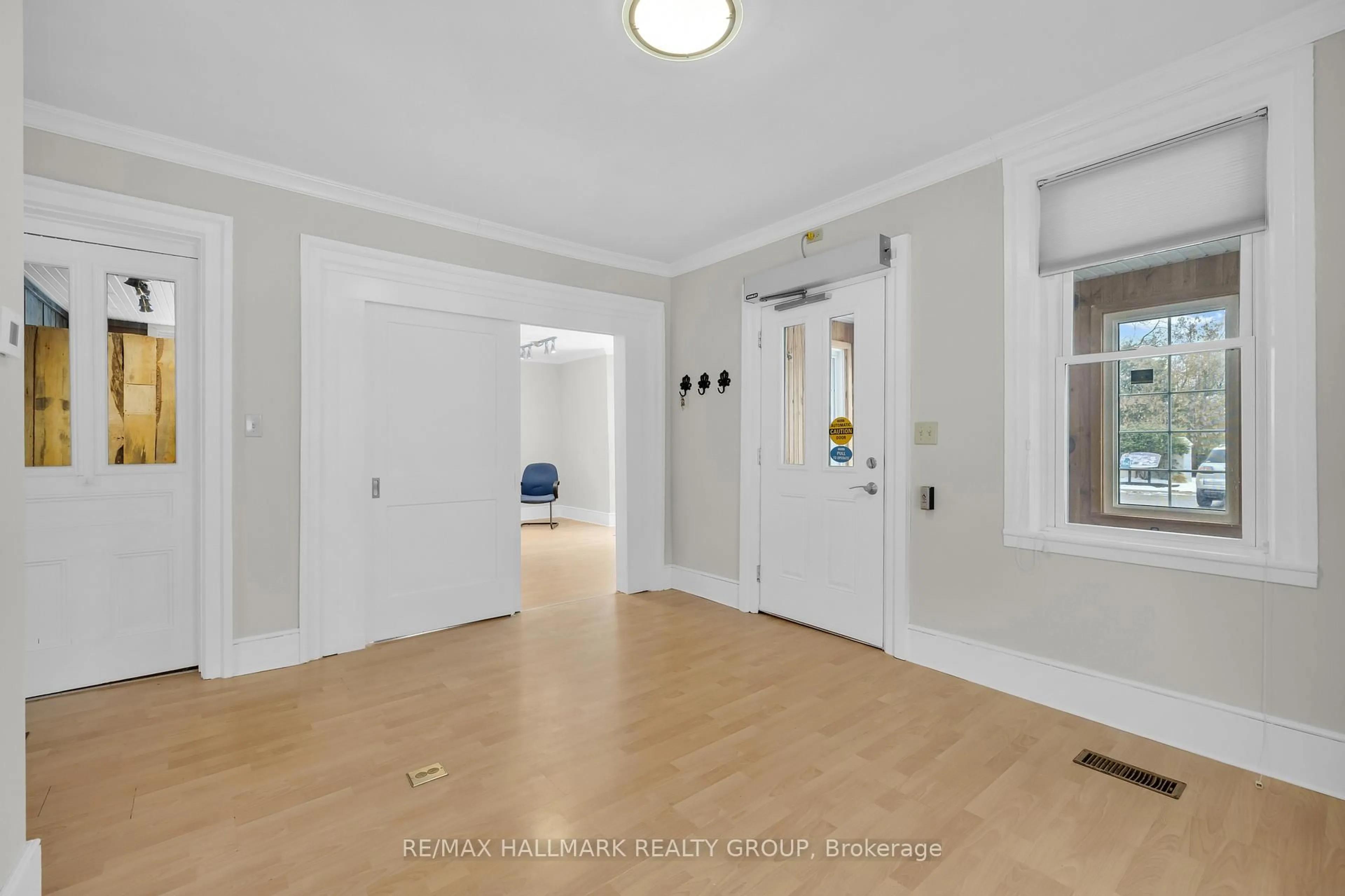 Unknown for 10 Wellington St, Athens Ontario K0E 1B0