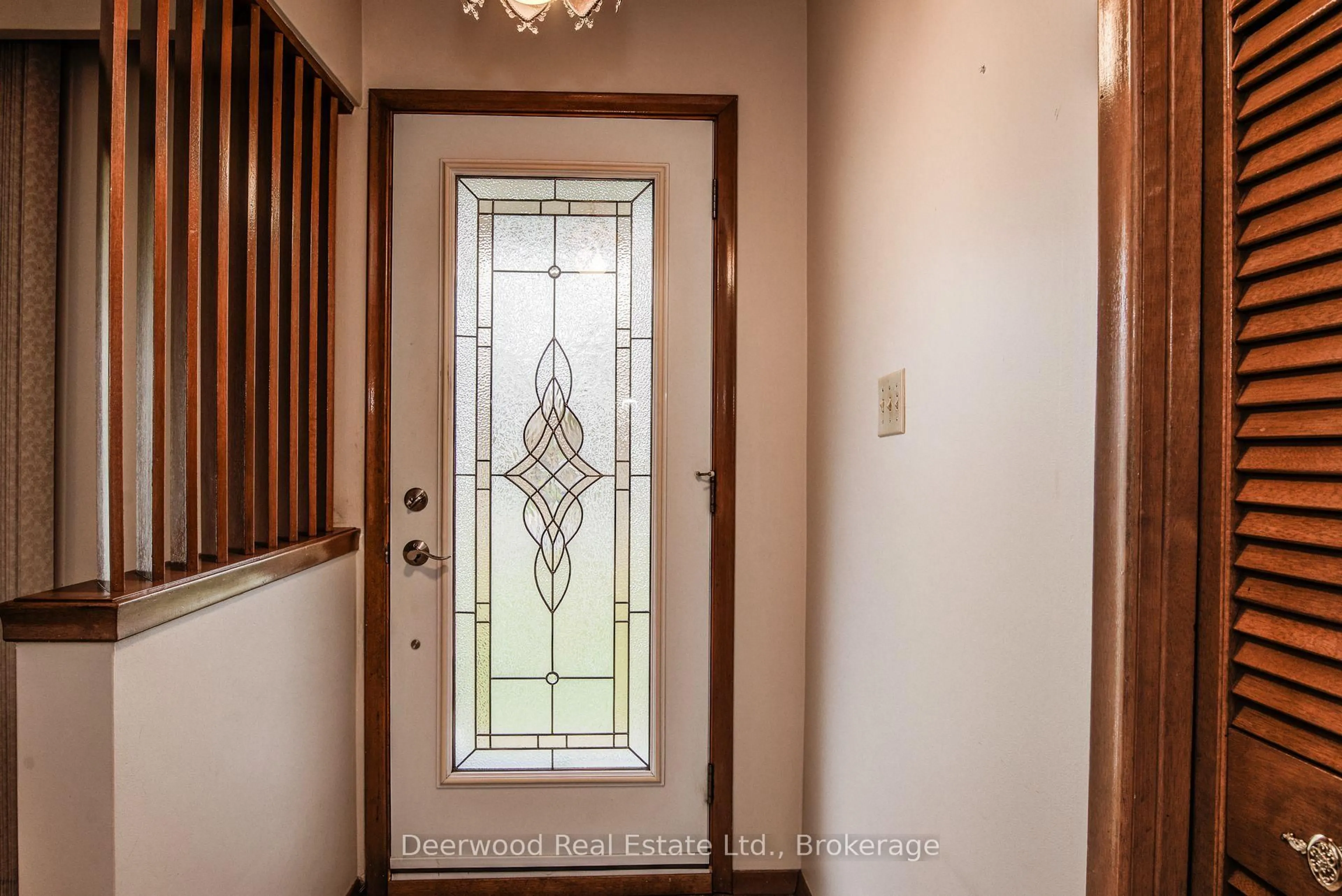 Indoor entryway for 12 Kara Lee Crt, Guelph Ontario N1E 4P2