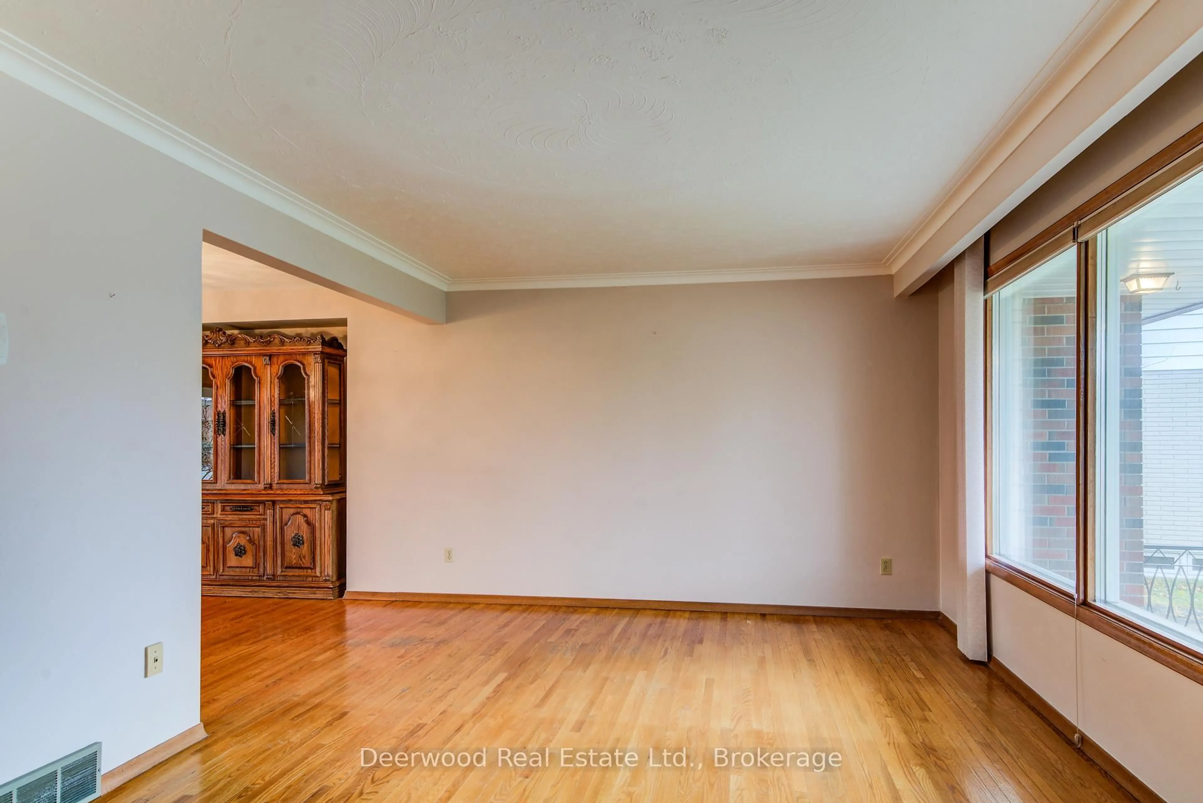 A pic of a room for 12 Kara Lee Crt, Guelph Ontario N1E 4P2