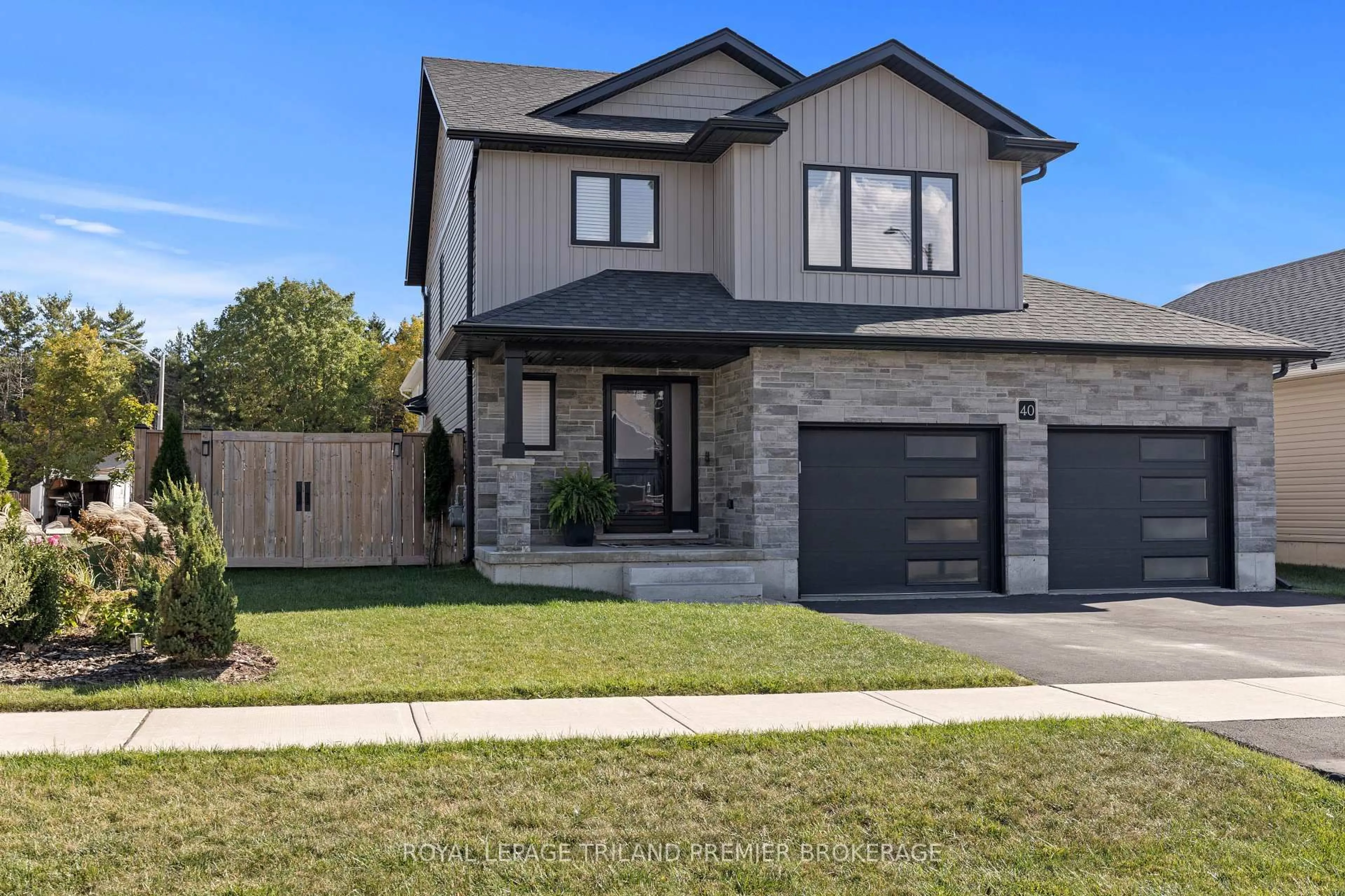 Home with brick exterior material, street for 40 Reeves Rd, Ingersoll Ontario N5C 0E2