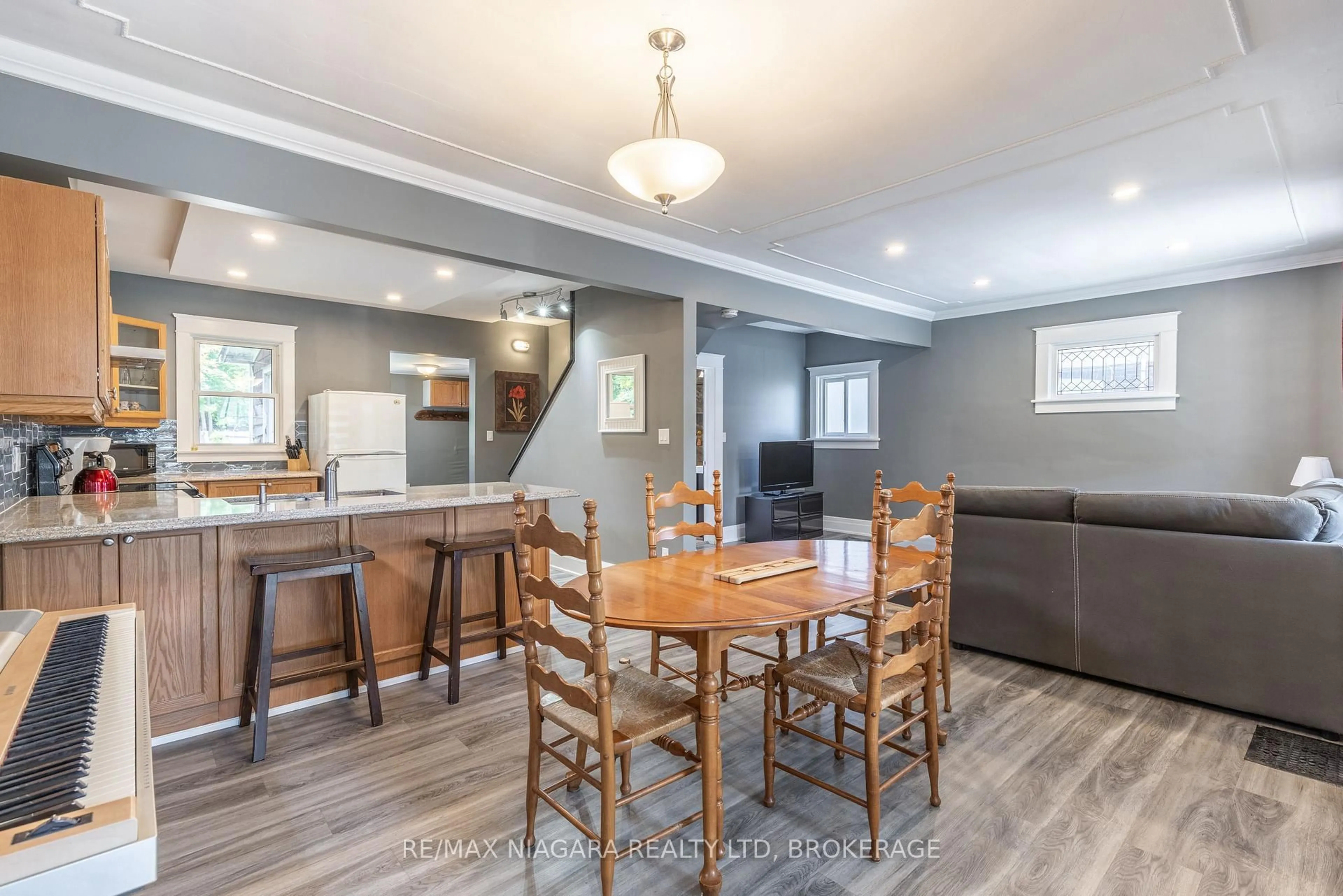 Open concept kitchen, unknown for 4993 Maple St, Niagara Falls Ontario L2E 2M7