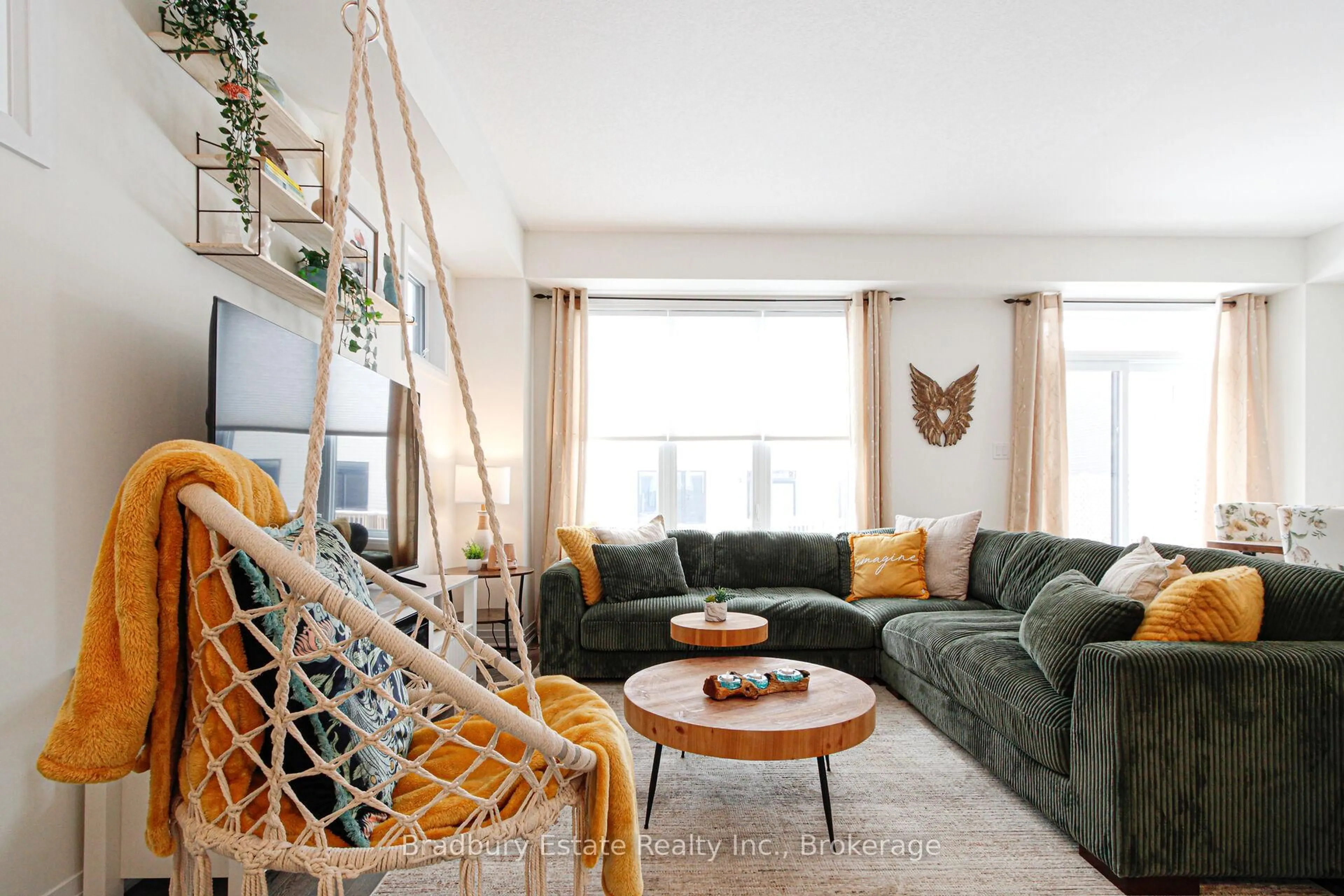 Living room with furniture, unknown for 69 Masters St, Welland Ontario N3B 0N4