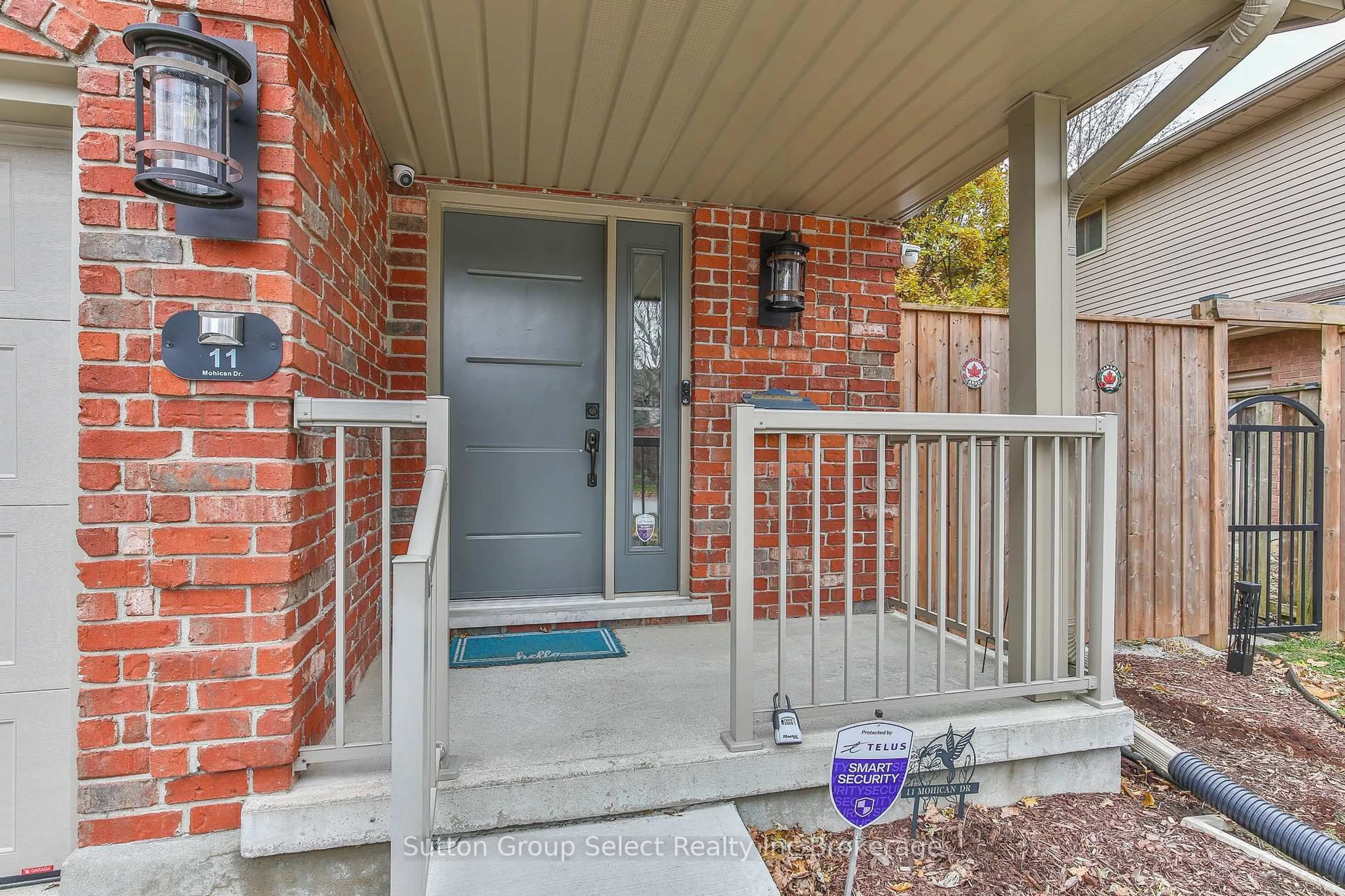 Indoor entryway for 11 Mohican Dr, Woodstock Ontario N4T 1H4