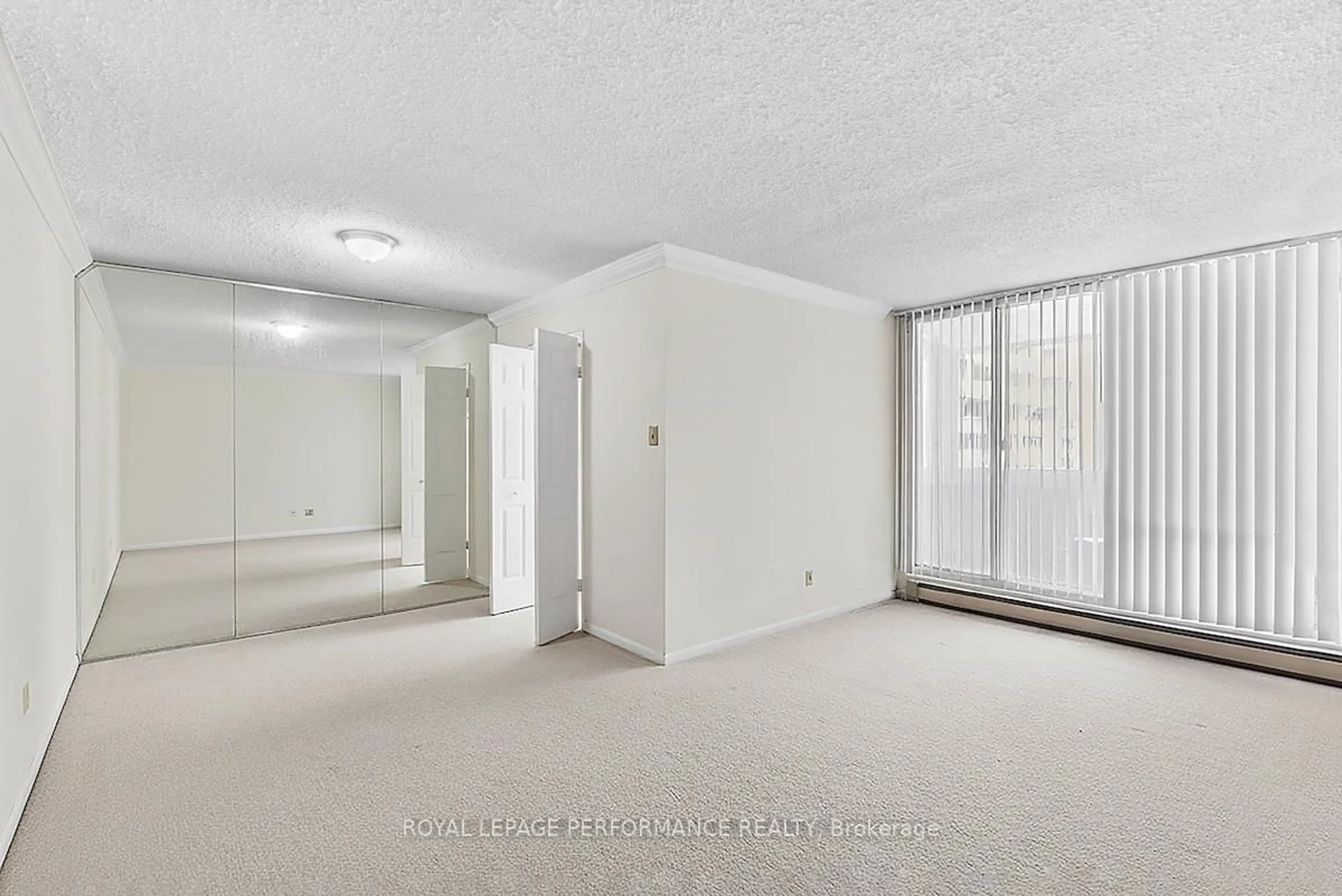 A pic of a room for 530 Laurier Ave #502, Ottawa Ontario K1R 7T1