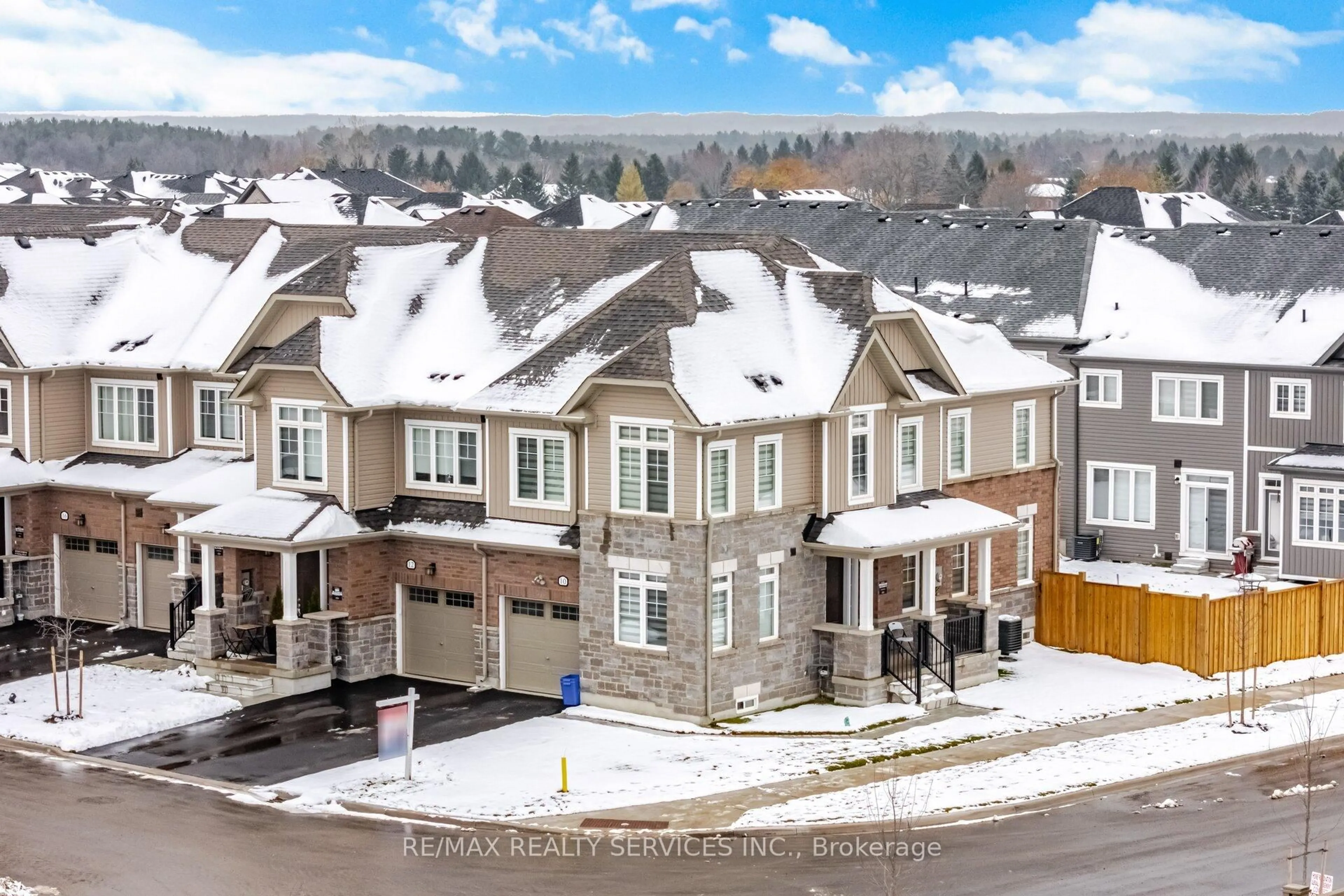 A pic from outside/outdoor area/front of a property/back of a property/a pic from drone, mountain view for 10 Conboy Dr, Erin Ontario N0B 1T0