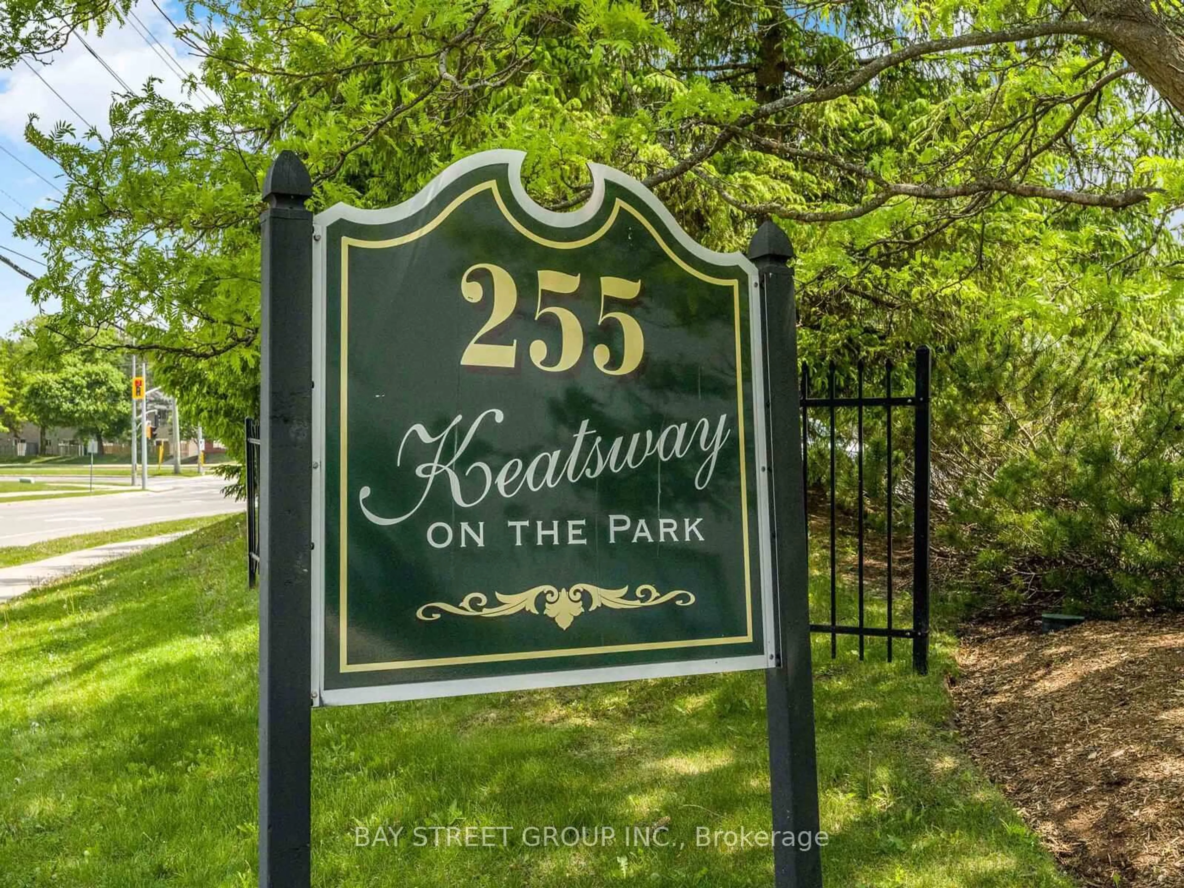 Indoor entryway for 255 Keats Way #606, Waterloo Ontario N2L 6N6