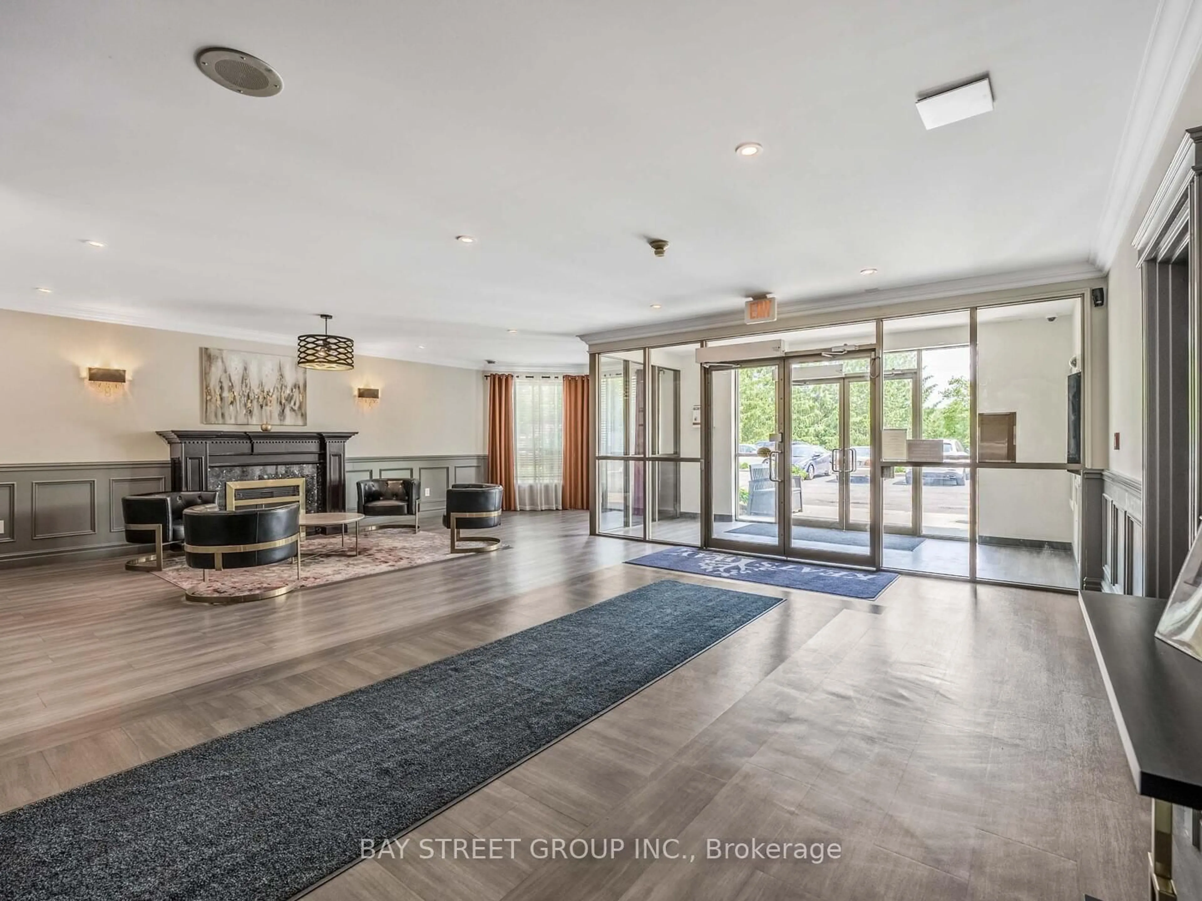 Indoor foyer for 255 Keats Way #606, Waterloo Ontario N2L 6N6