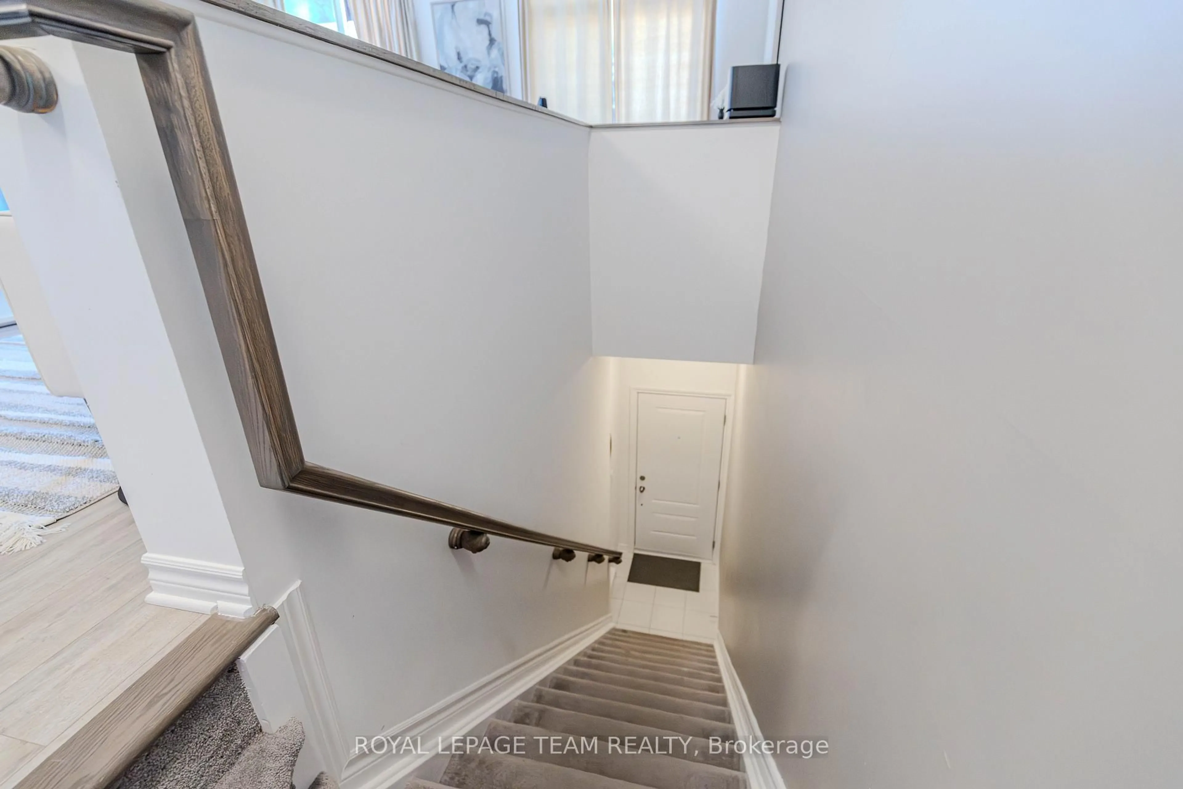 Stairs for 50 Jaguar Private #D, Ottawa Ontario K2V 0J2