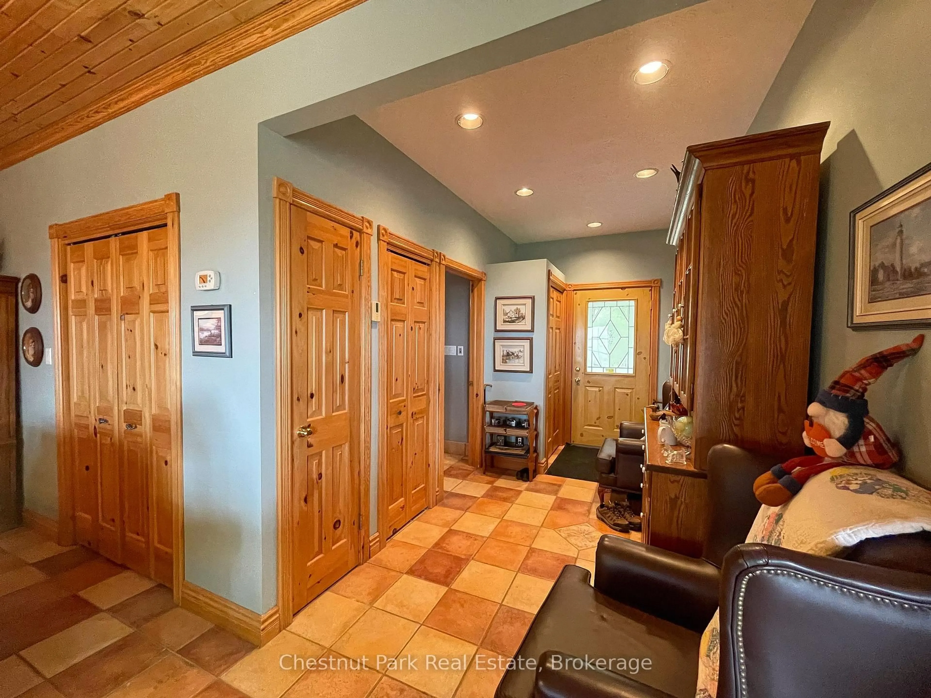 Indoor entryway for 36 Cedar Dr, South Bruce Peninsula Ontario N0H 1X0
