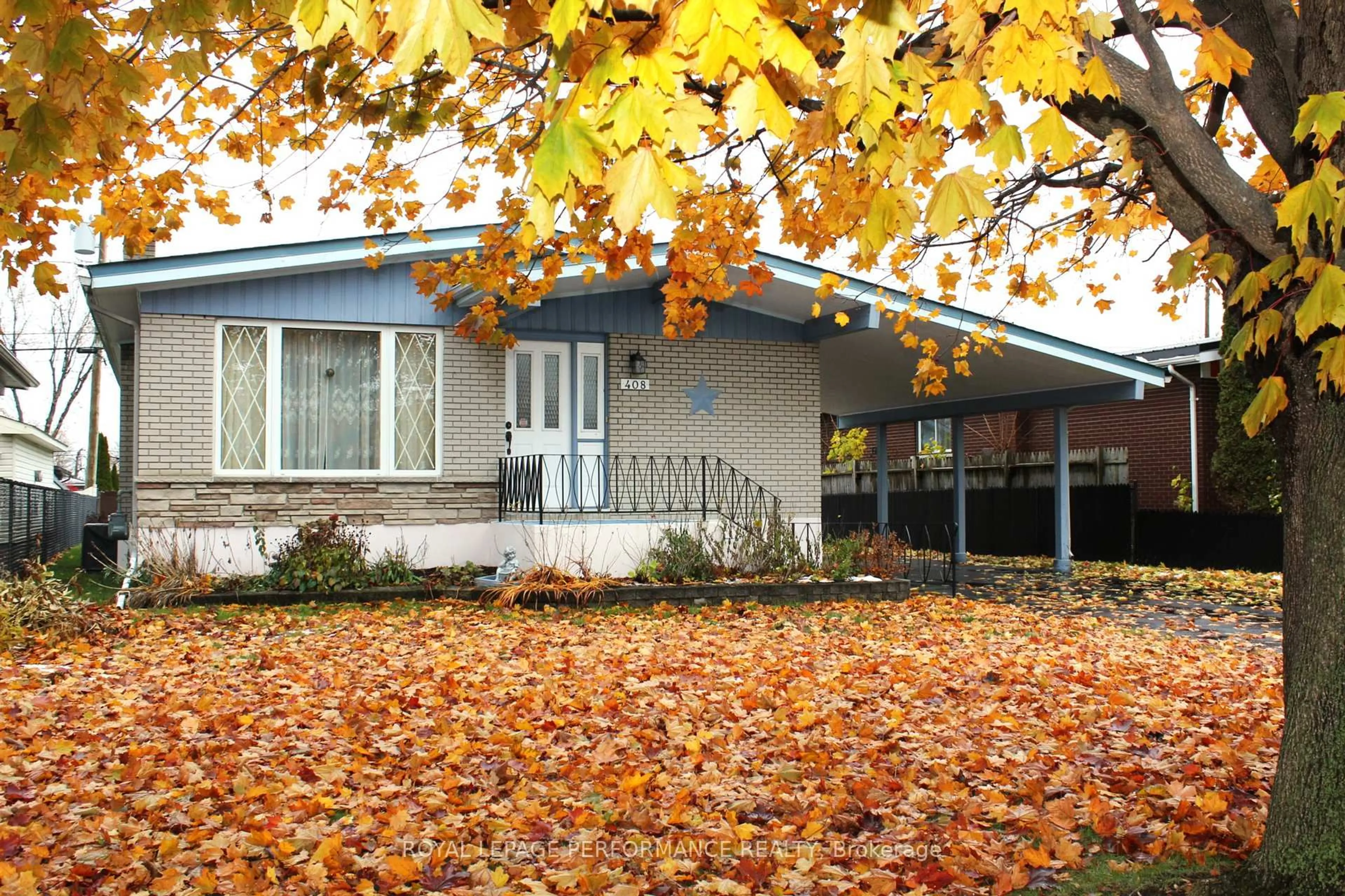 Home with vinyl exterior material, street for 408 Beach Ave, Cornwall Ontario K6H 5P1