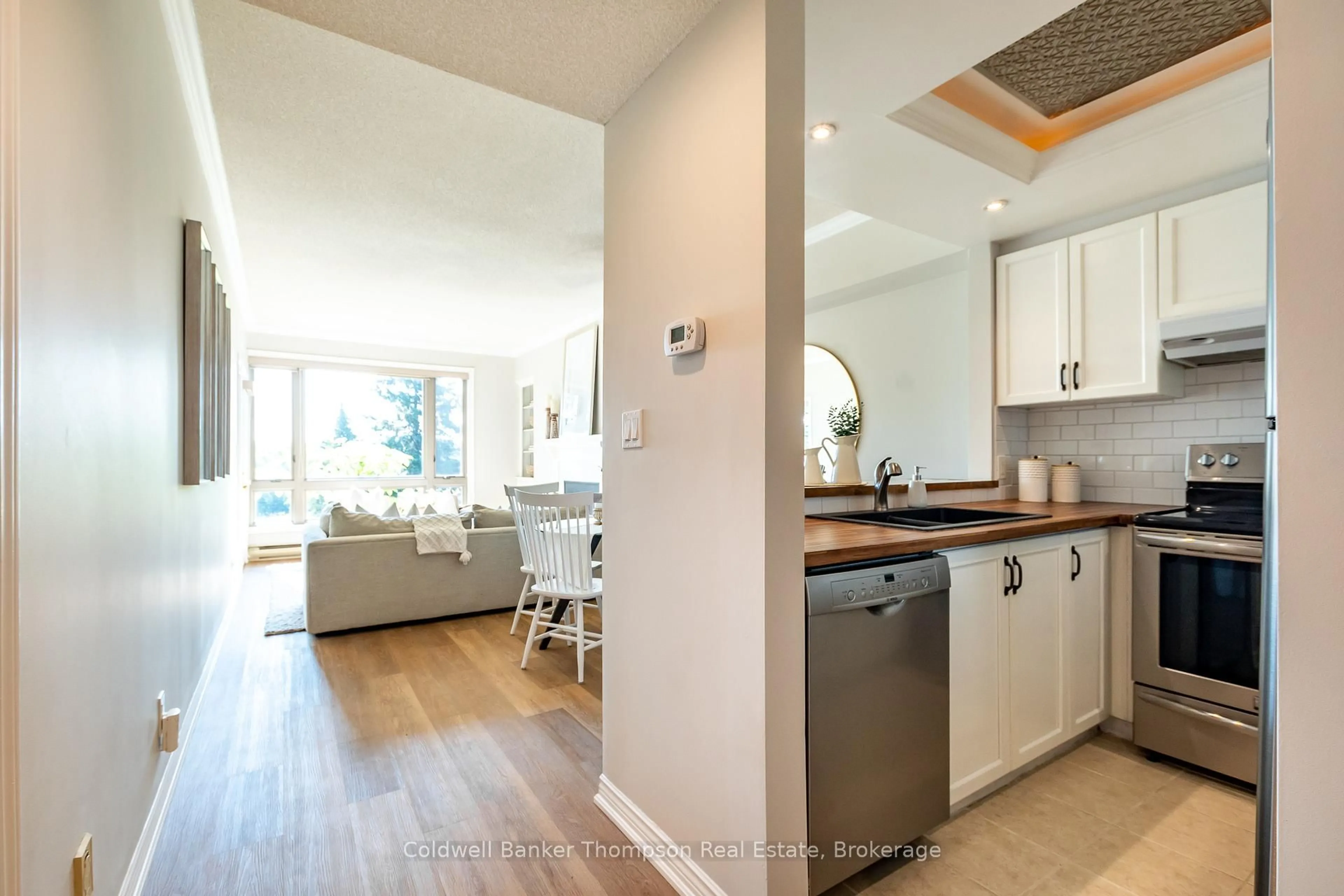 Open concept kitchen, unknown for 3311 Grandview Forest Hil Dr, Huntsville Ontario P1H 2J5
